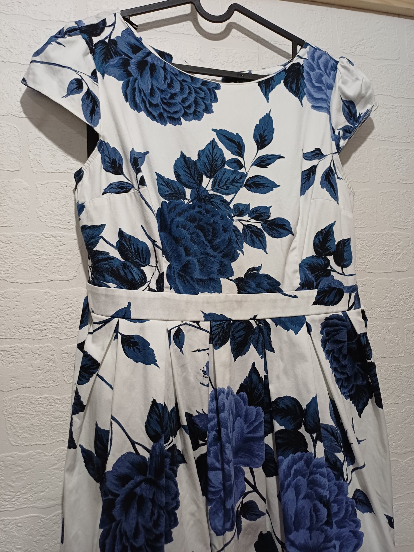 Dorothy Perkins Blue and White Floral Skater Midi Dress Size 16 - Very Good Condition