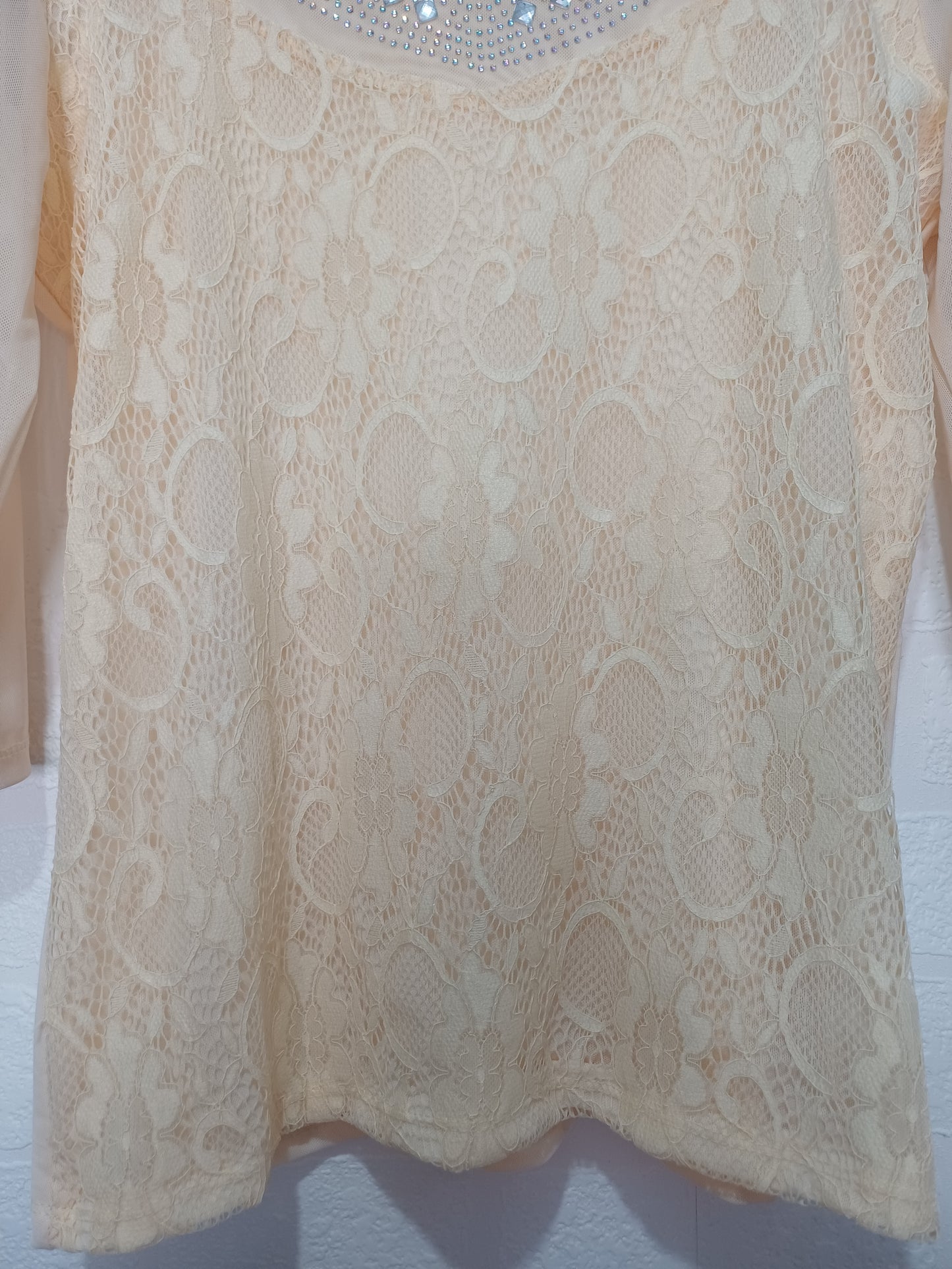 Trikoha Burgstadt Cream Lace Mesh Top Size 44 (UK 16) 18.5" PTP - Good Condition