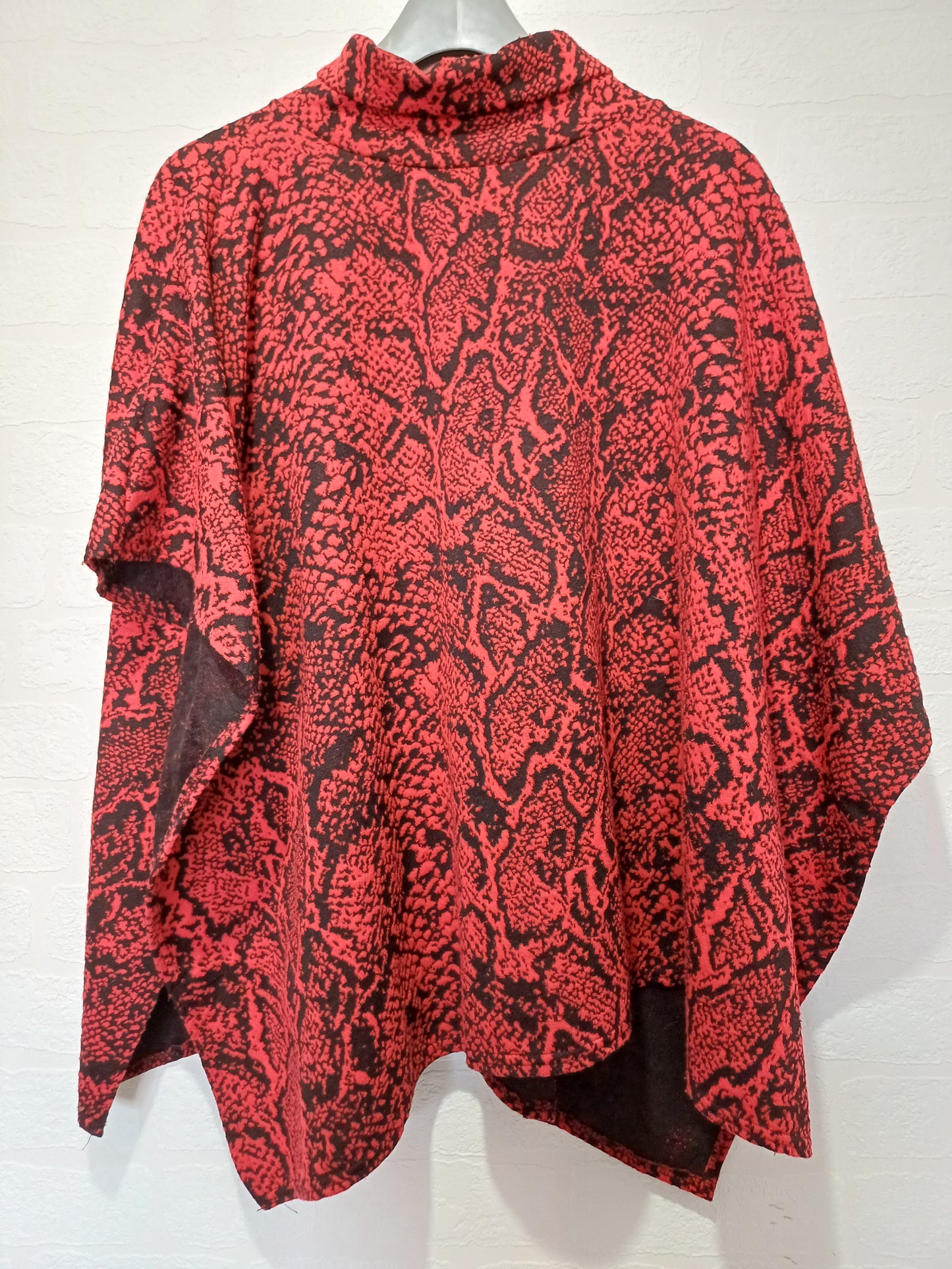 Unbranded Red & Black Snake Print Oversized Poncho Top Cape One Size - Very Good Condition
