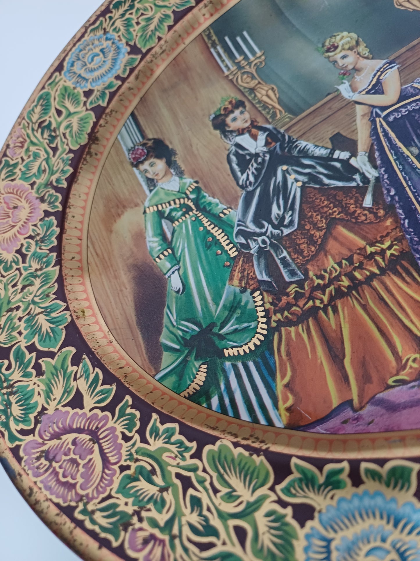 Daher Victorian Ladies Courtship Scene Oval Tin Wall Decor / Serving Tray Pair - Good Condition