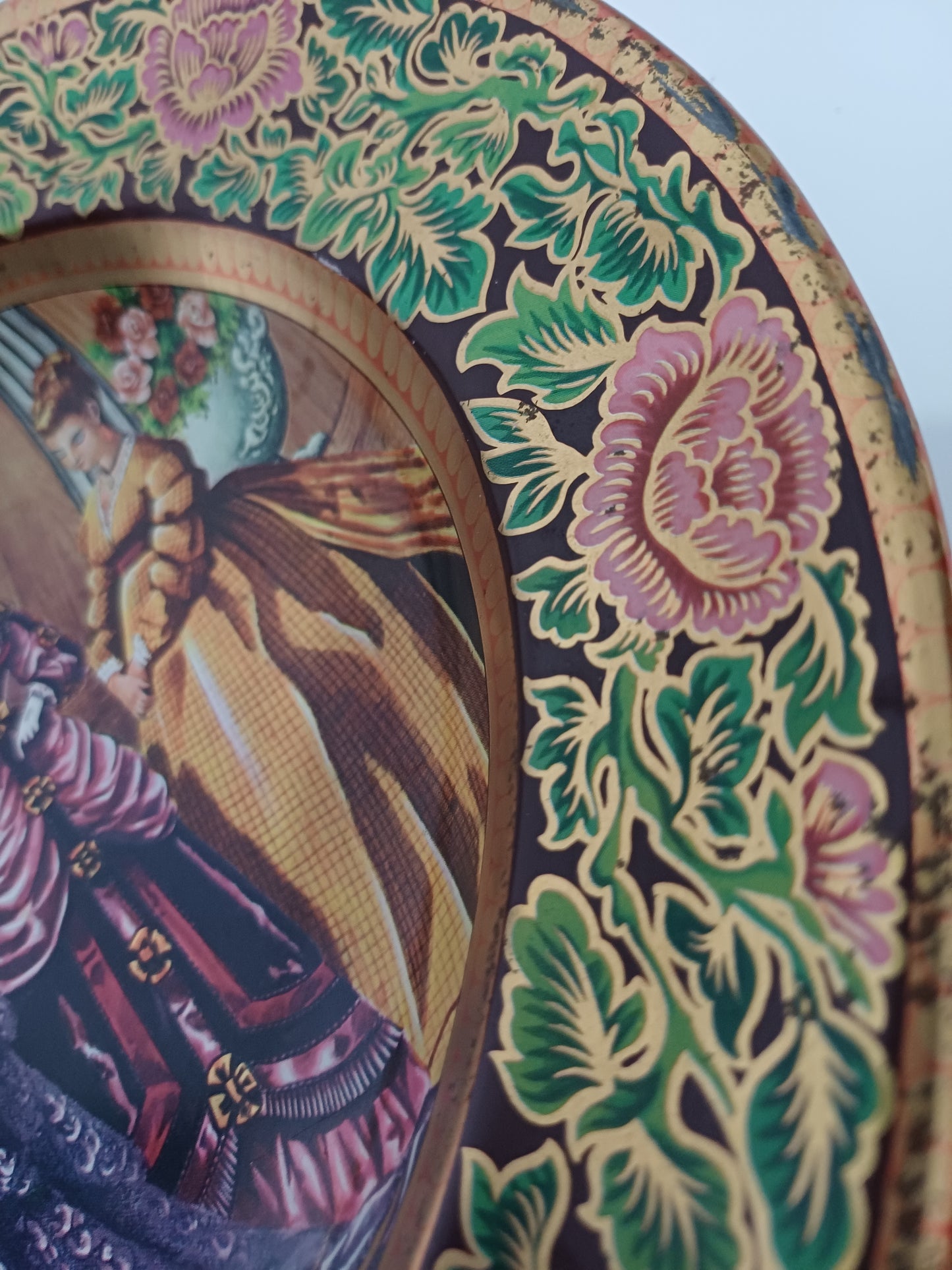 Daher Victorian Ladies Courtship Scene Oval Tin Wall Decor / Serving Tray Pair - Good Condition