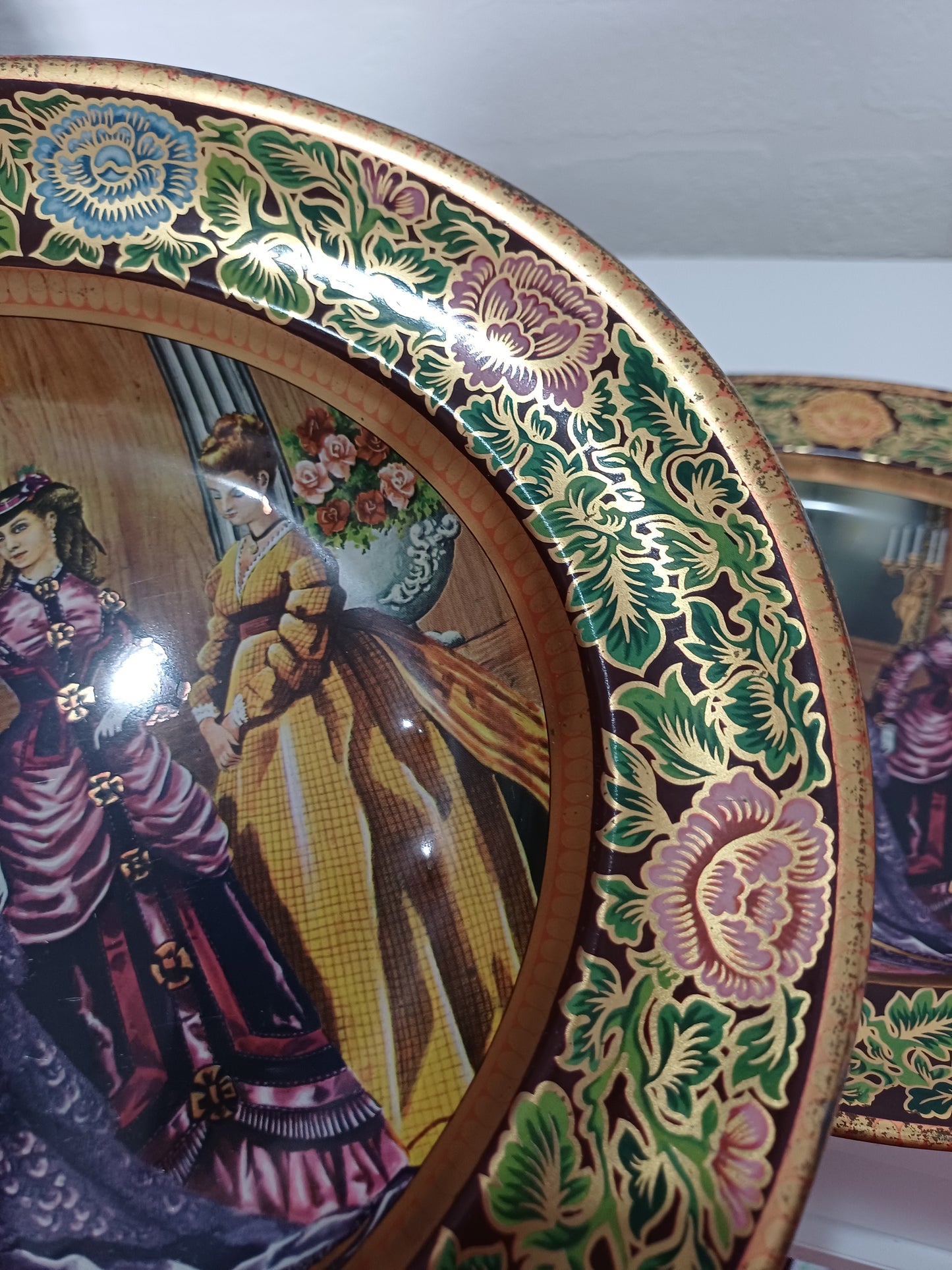 Daher Victorian Ladies Courtship Scene Oval Tin Wall Decor / Serving Tray Pair - Good Condition