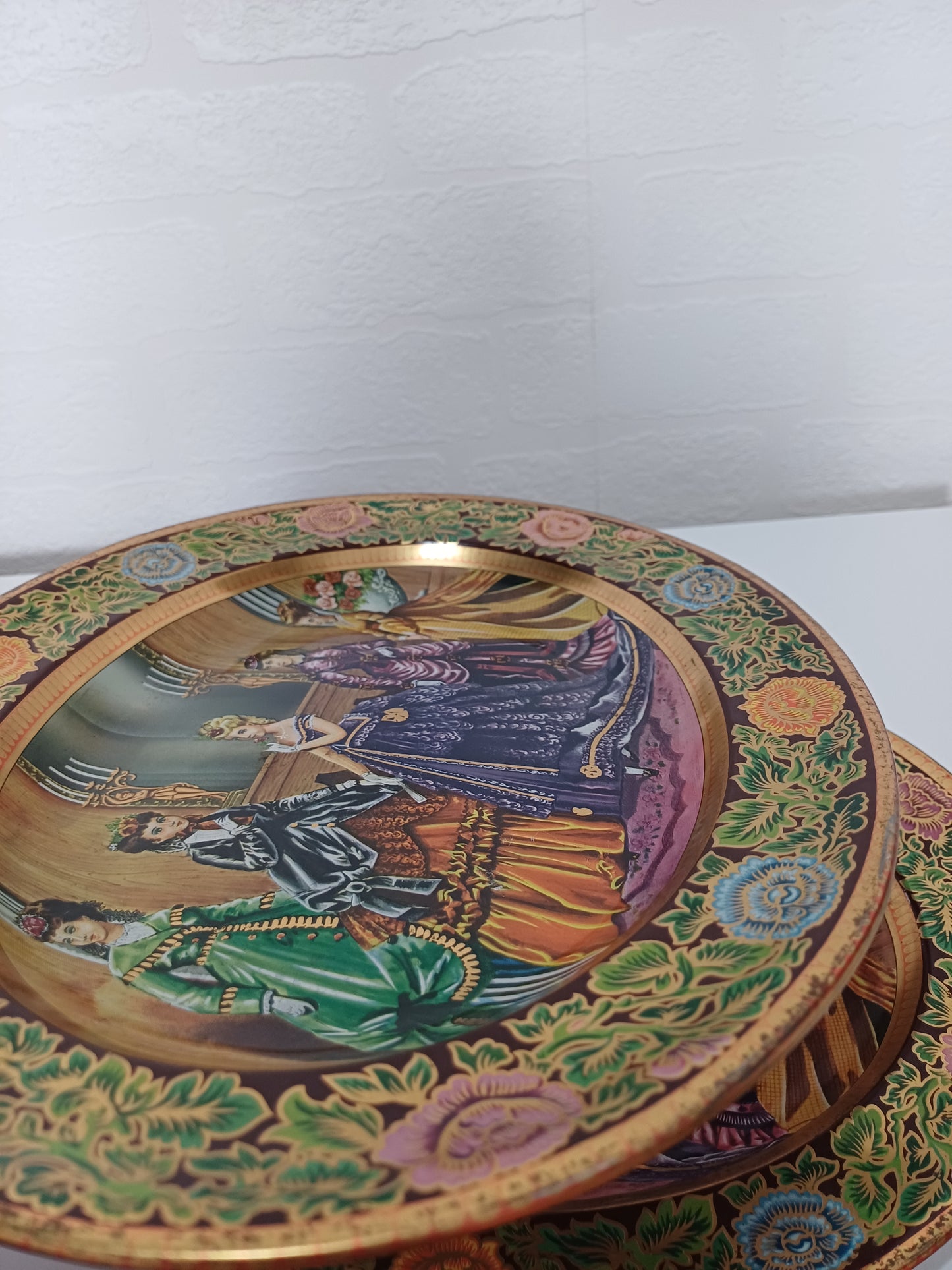 Daher Victorian Ladies Courtship Scene Oval Tin Wall Decor / Serving Tray Pair - Good Condition