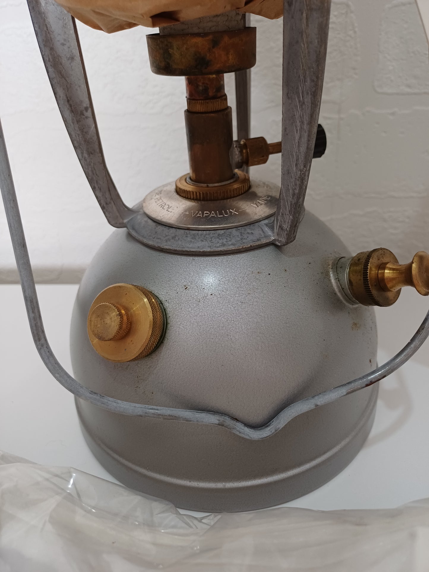 1985 British Military Trade Pack – Willis & Bates M320 Kerosene Lantern – Excellent Open Box Condition