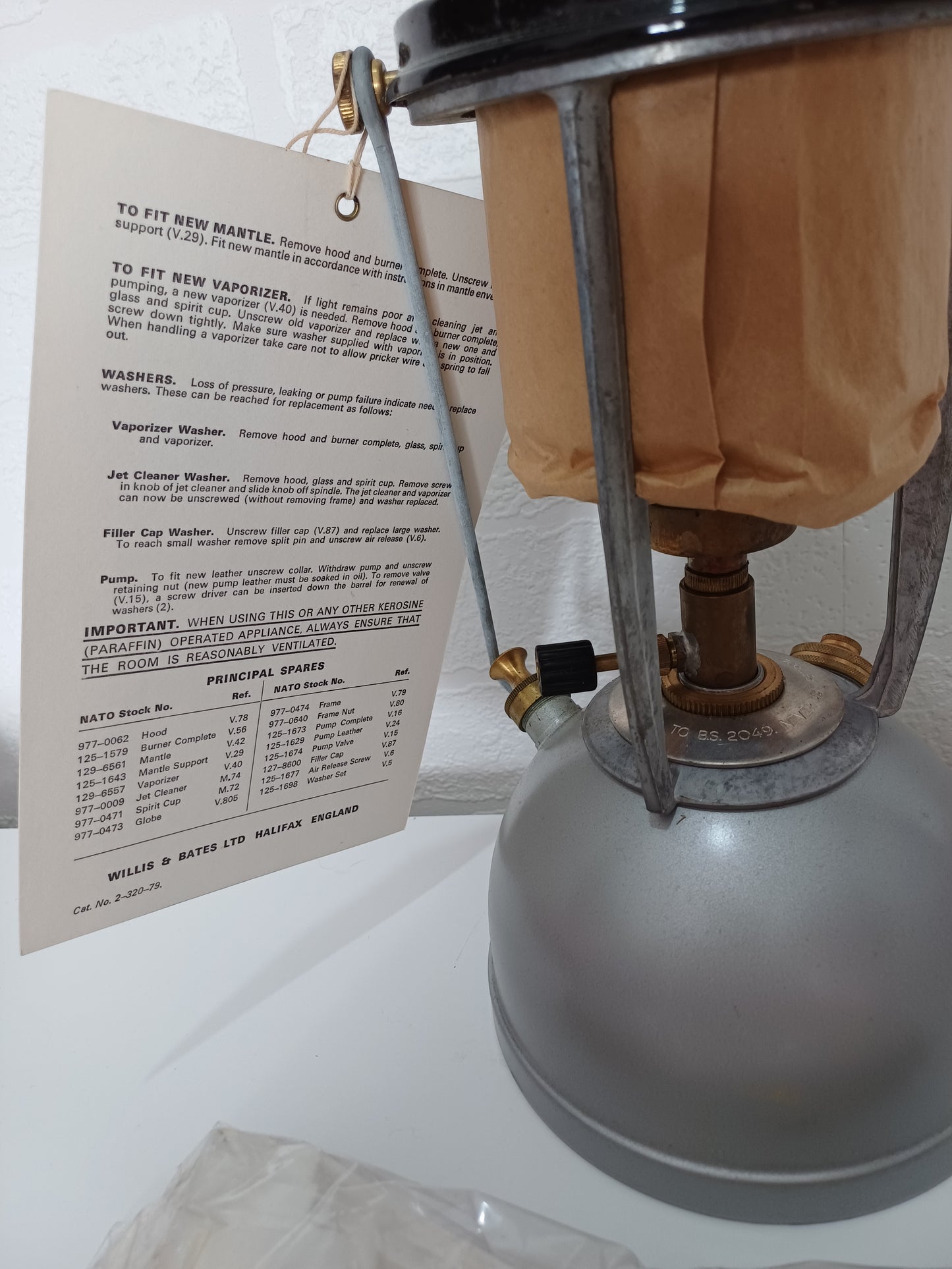 1985 British Military Trade Pack – Willis & Bates M320 Kerosene Lantern – Excellent Open Box Condition