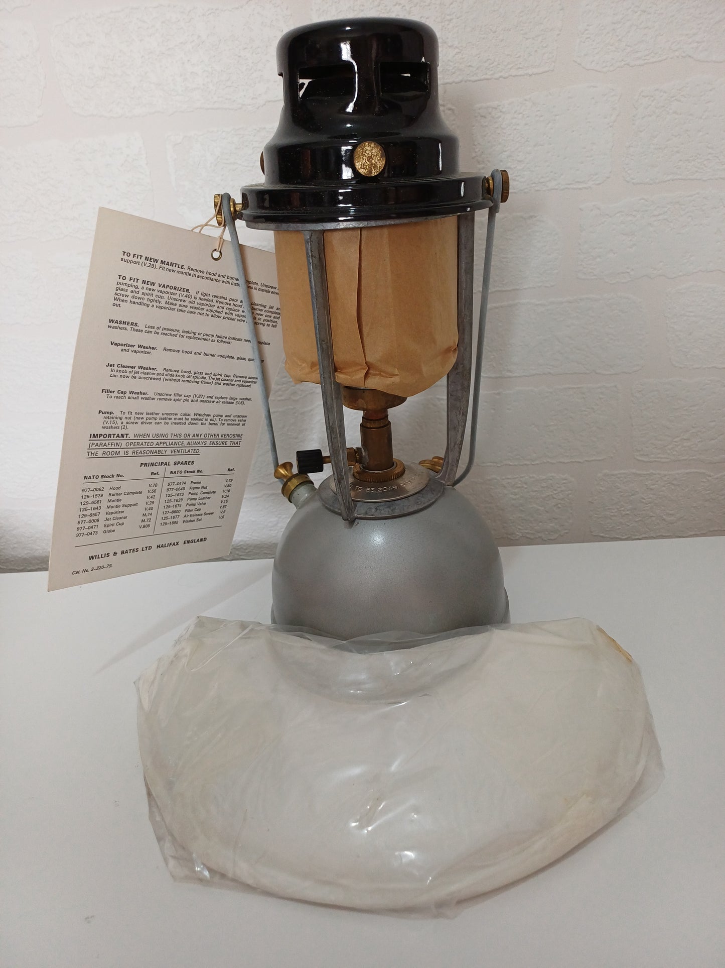 1985 British Military Trade Pack – Willis & Bates M320 Kerosene Lantern – Excellent Open Box Condition