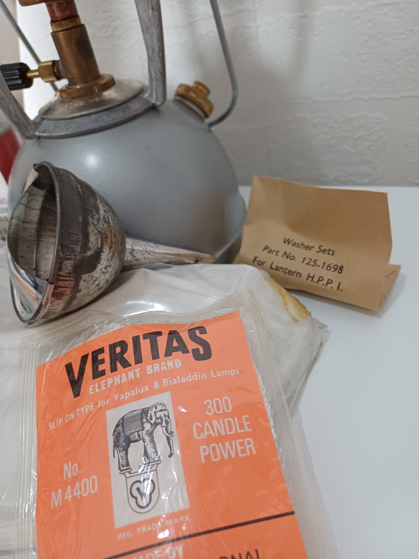 1985 British Military Trade Pack – Willis & Bates M320 Kerosene Lantern – Excellent Open Box Condition