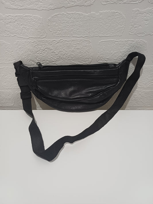 Black Leather Vintage Style Bum Bag / Waist Bag - Good Condition