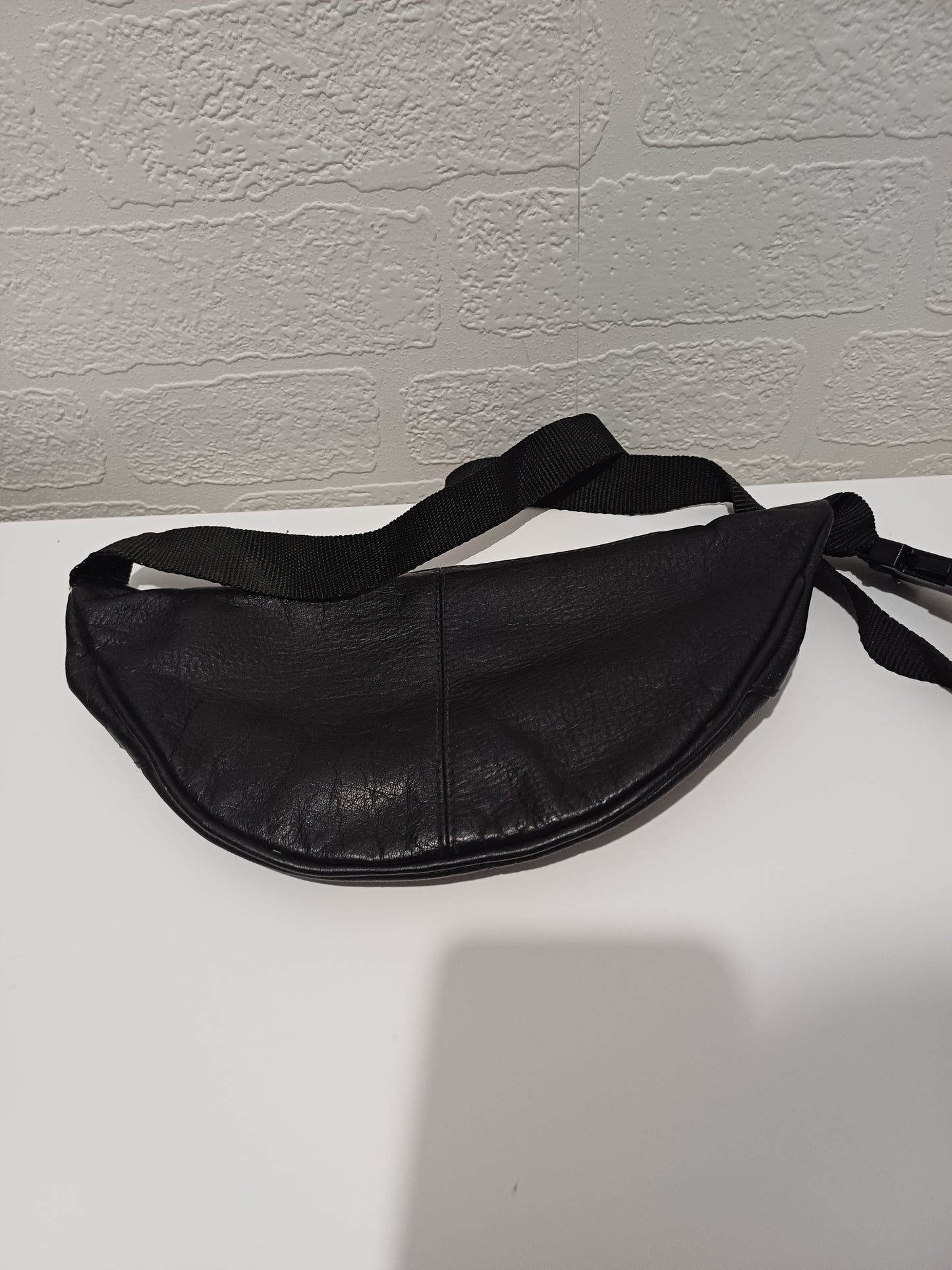 Black Leather Vintage Style Bum Bag / Waist Bag - Good Condition
