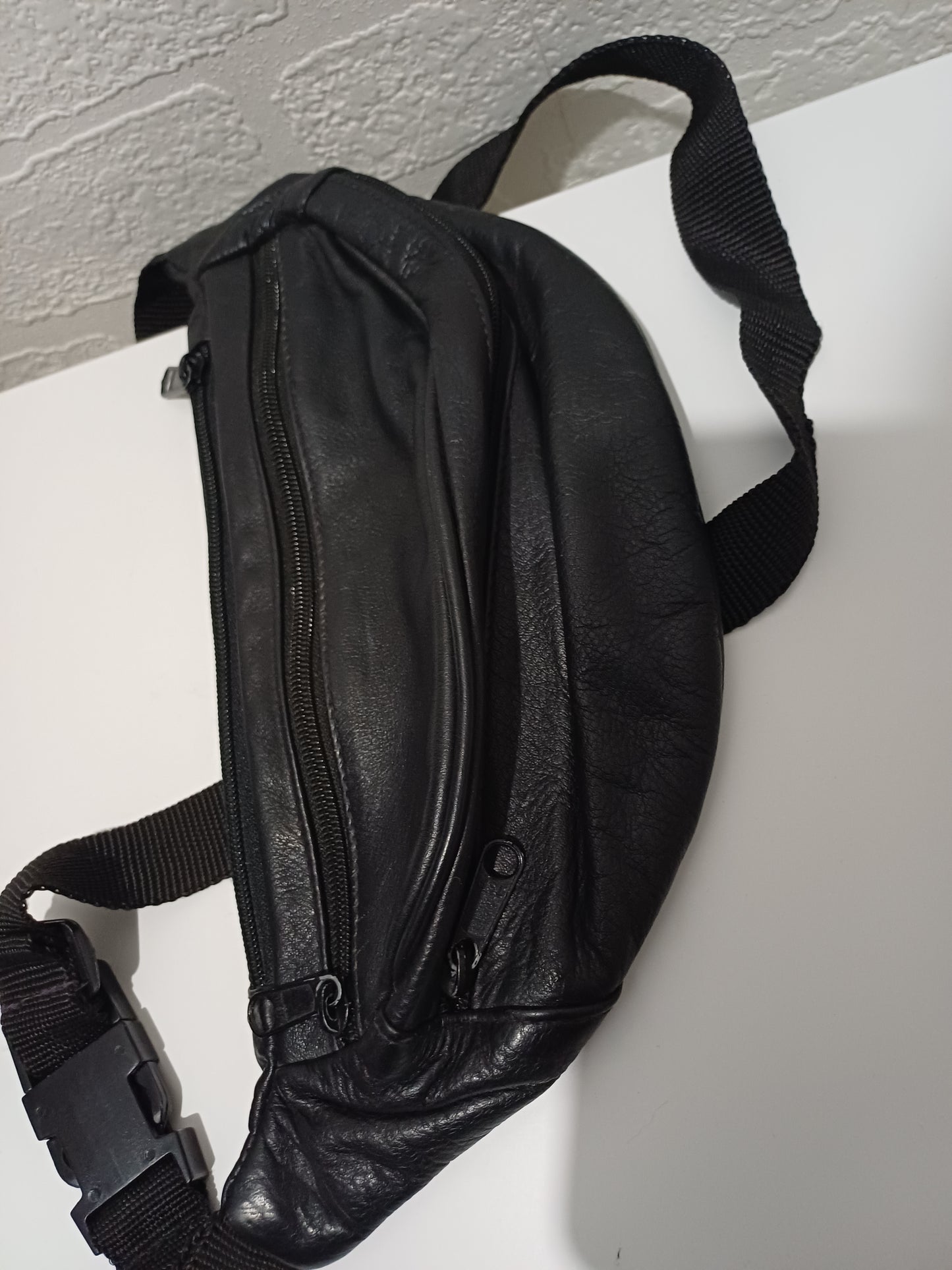 Black Leather Vintage Style Bum Bag / Waist Bag - Good Condition