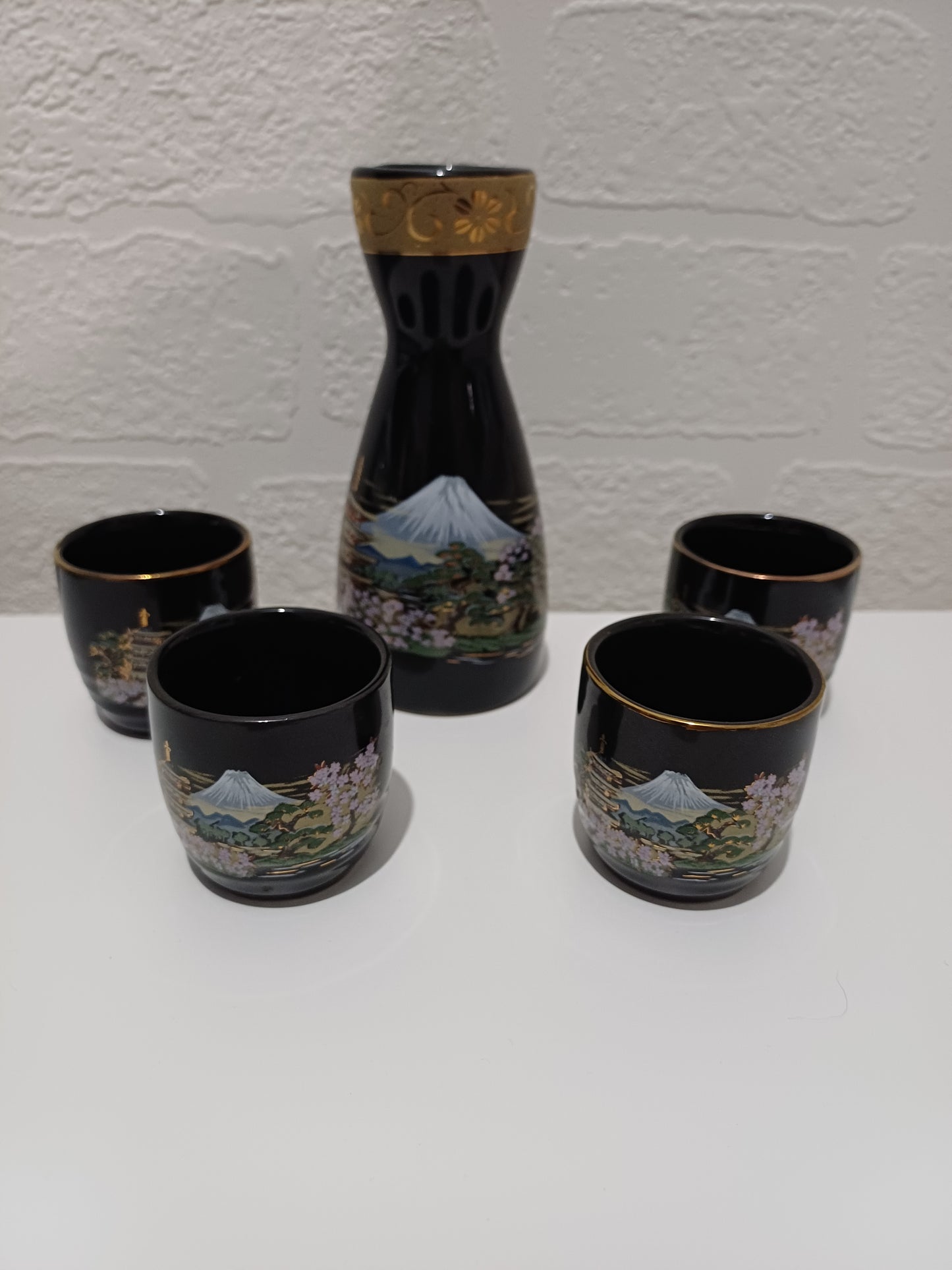 Vintage Japanese Sake Set Mount Fuji Design Decanter & 4 Cups - Very Good Condition