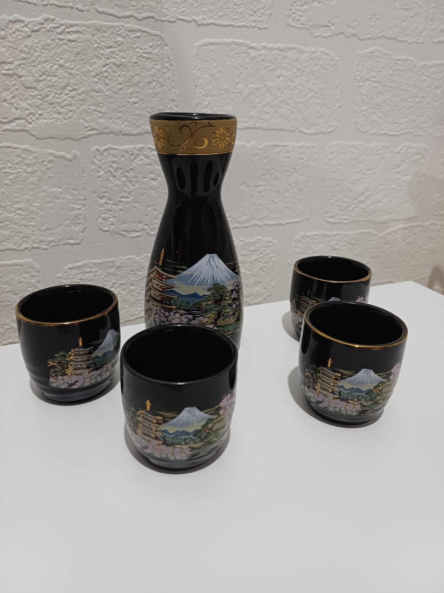 Vintage Japanese Sake Set Mount Fuji Design Decanter & 4 Cups - Very Good Condition