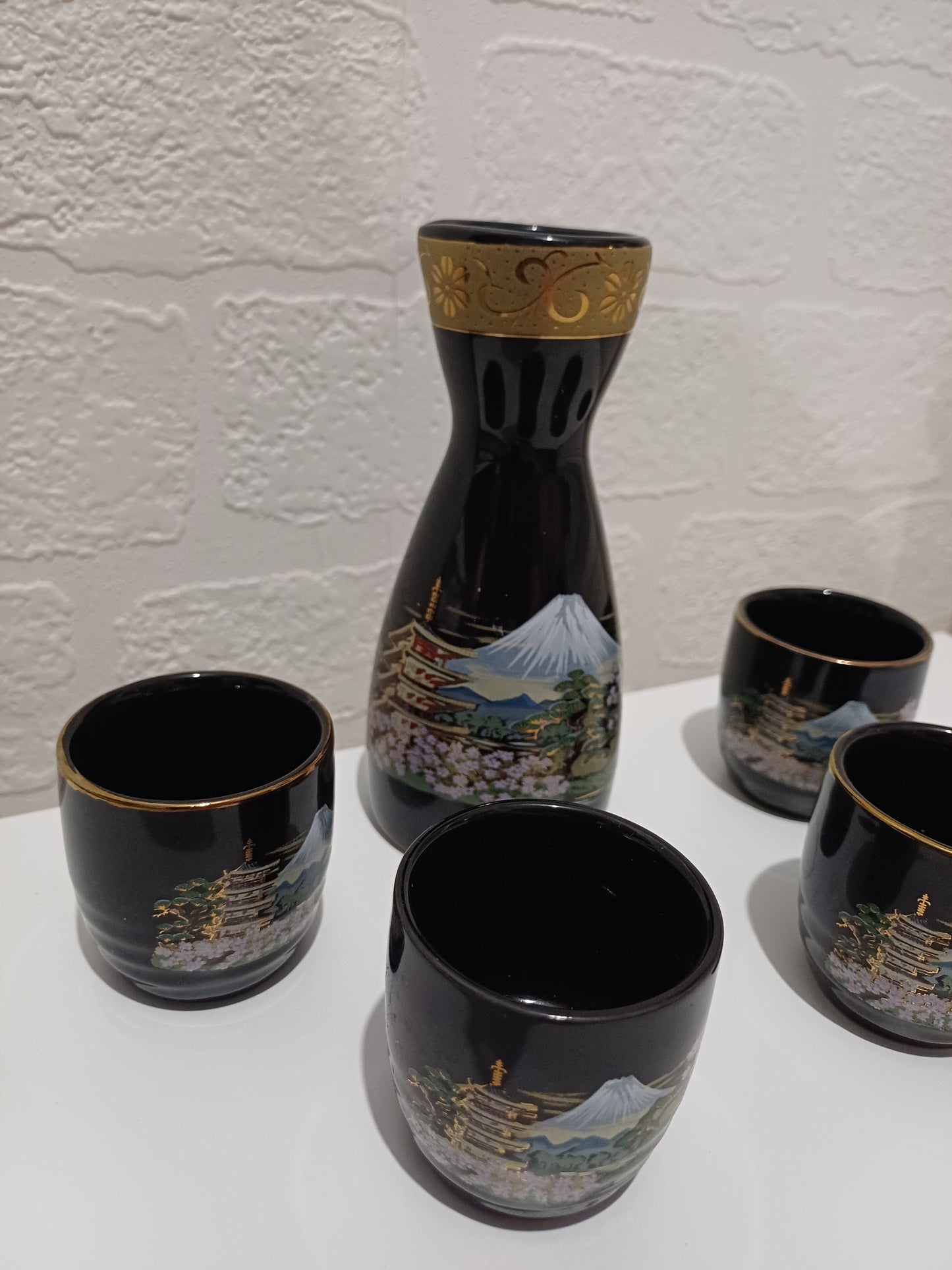 Vintage Japanese Sake Set Mount Fuji Design Decanter & 4 Cups - Very Good Condition