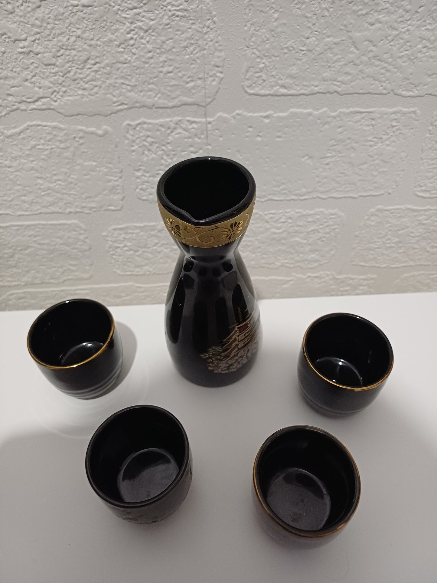 Vintage Japanese Sake Set Mount Fuji Design Decanter & 4 Cups - Very Good Condition