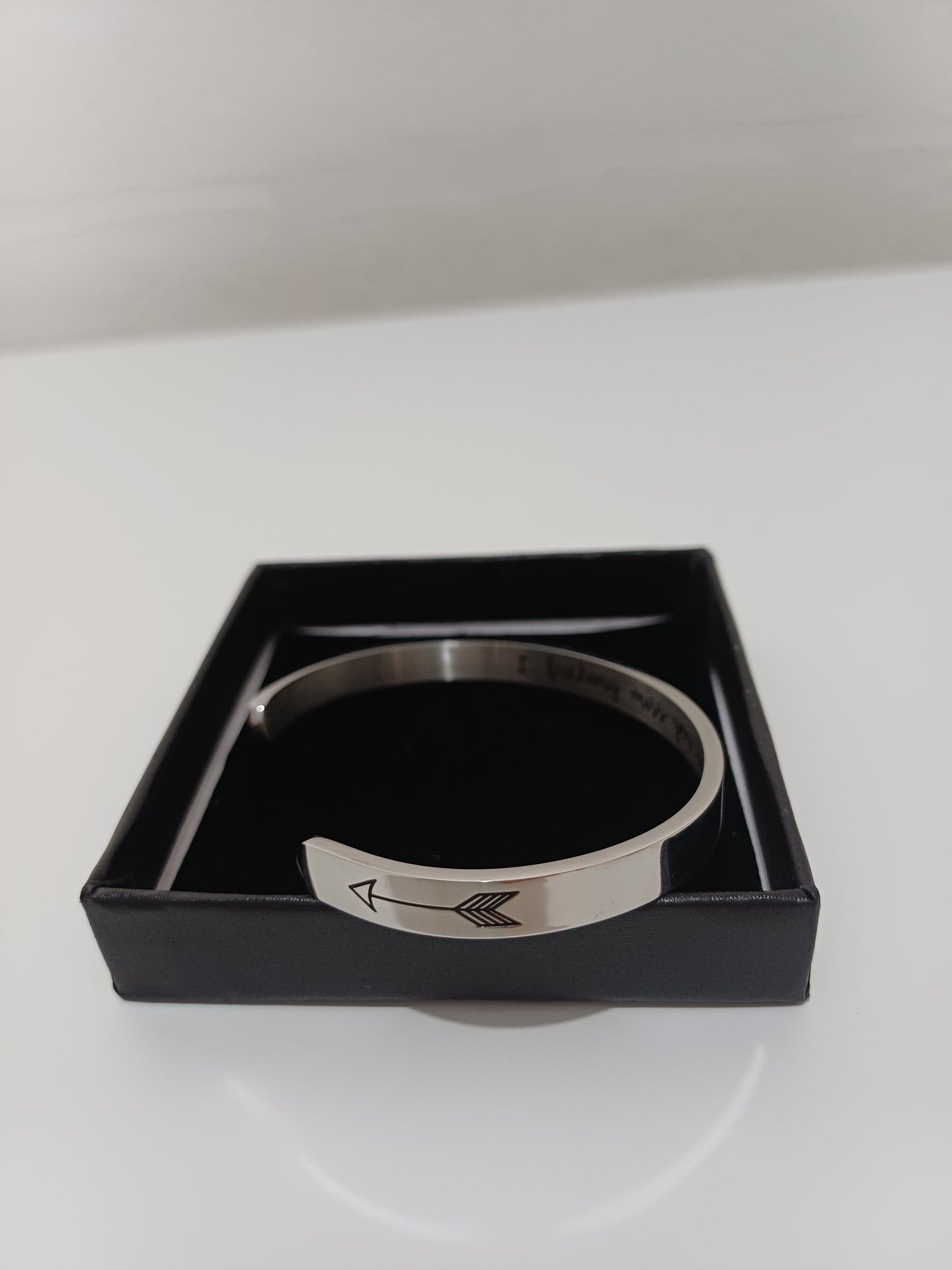 Silver Tone Arrow Detail Open Cuff Bangle Bracelet One Size - Nice Condition