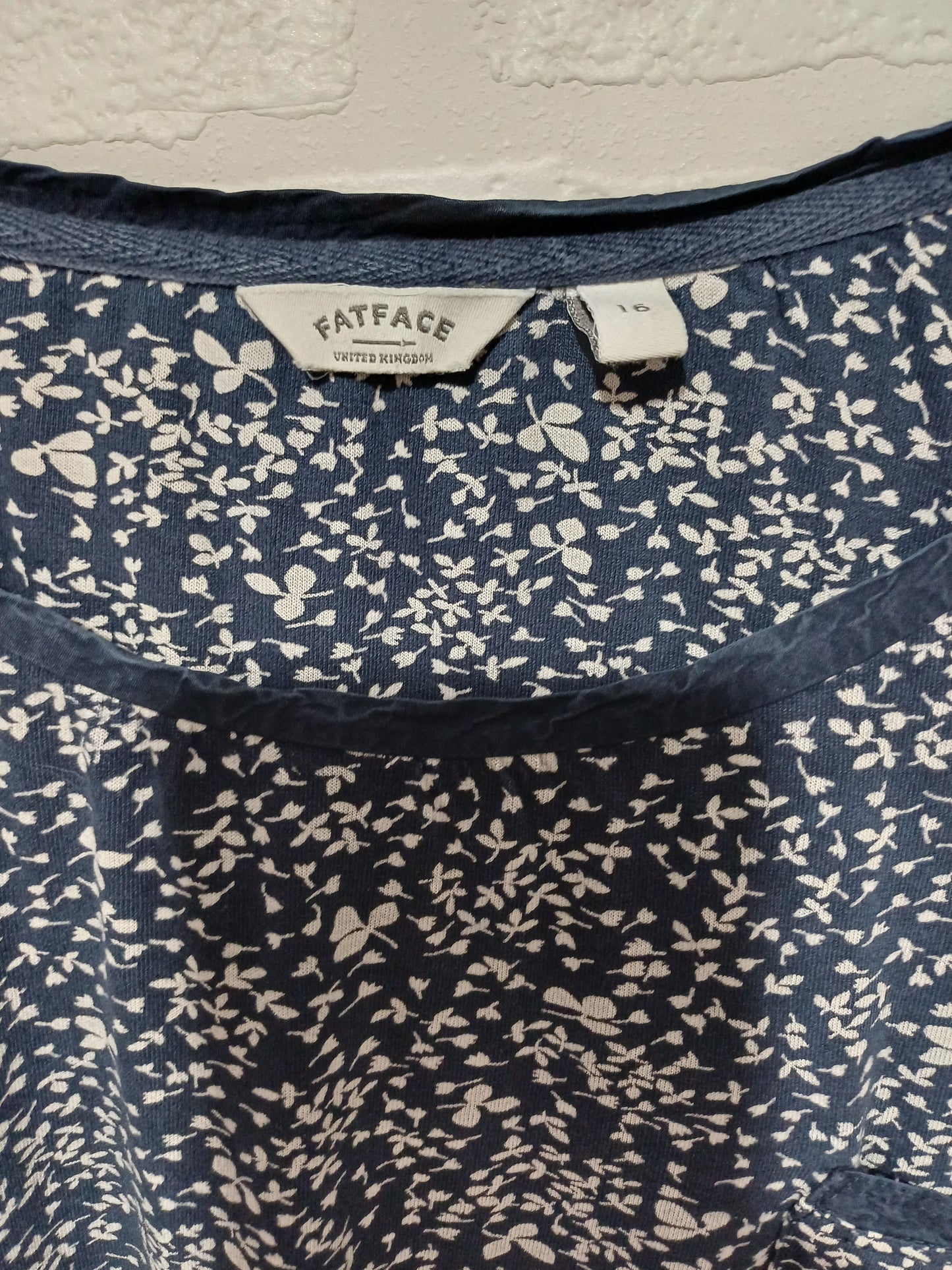 Fat Face Blue Floral Print Top 3/4 Sleeves Size 16 22" PTP - Good Condition