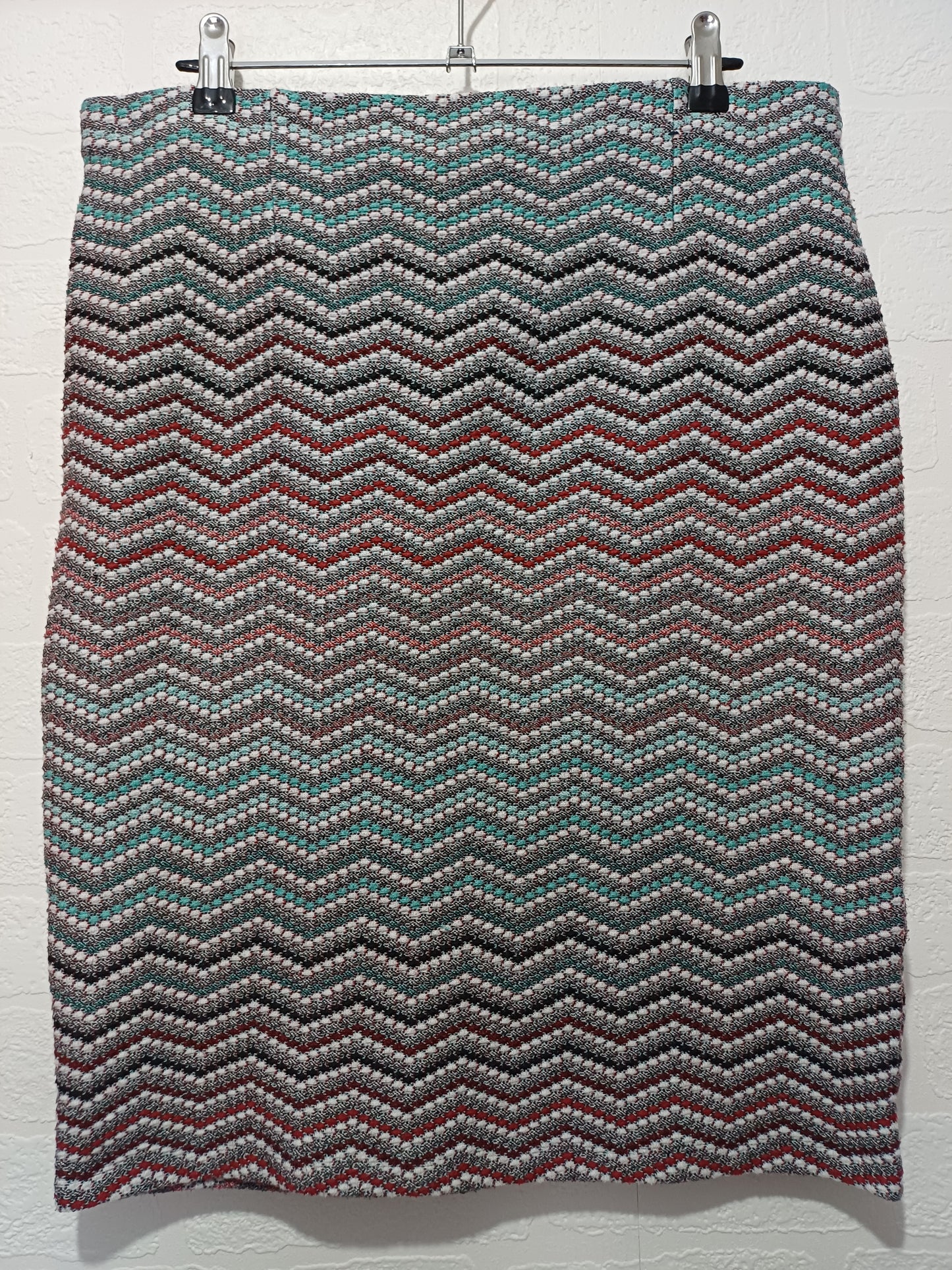 TU Black Zig Zag Patterned Pencil Skirt Size 14 Approx. 34" Waist - Very Good Condition