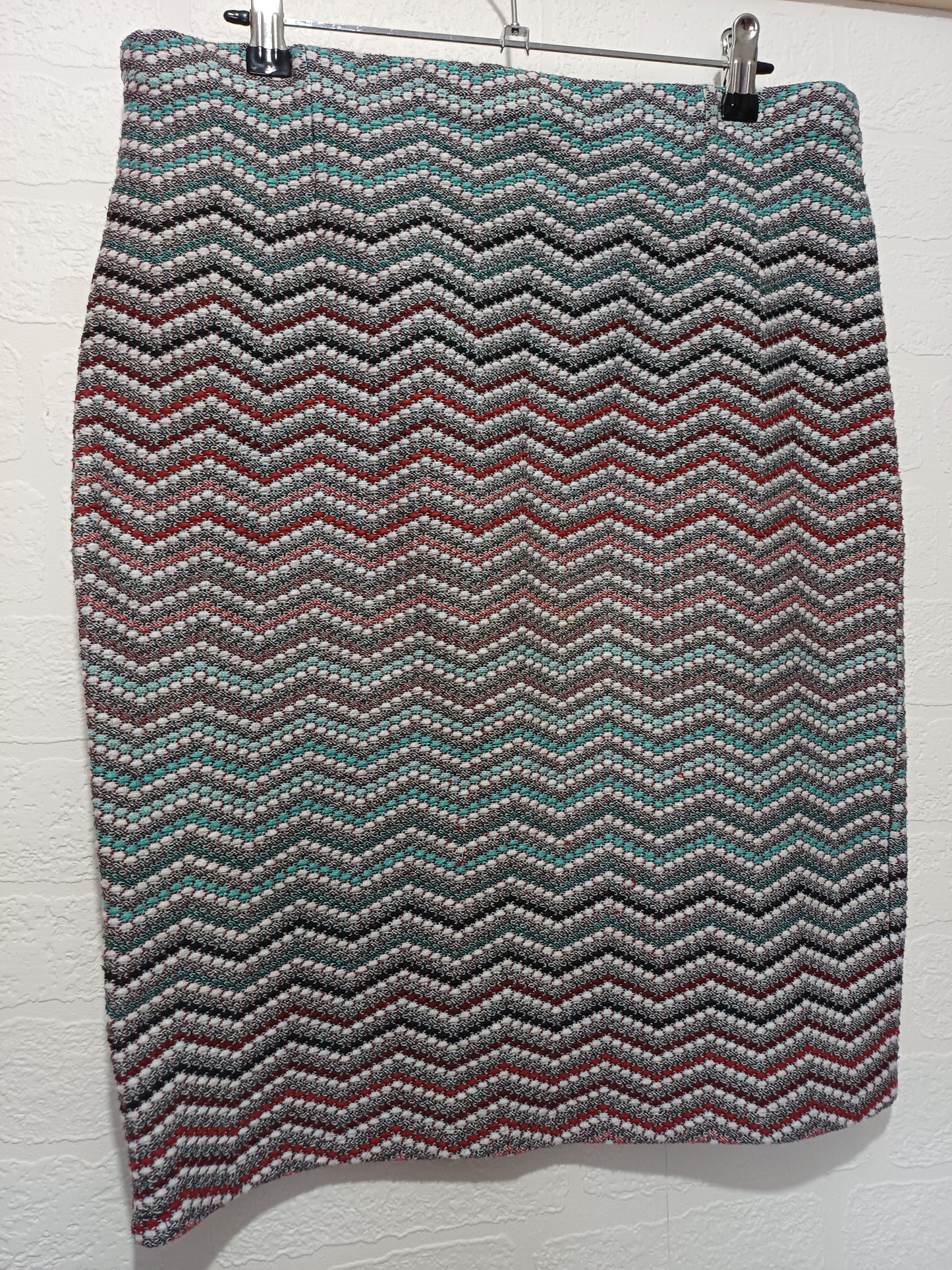 TU Black Zig Zag Patterned Pencil Skirt Size 14 Approx. 34" Waist - Very Good Condition
