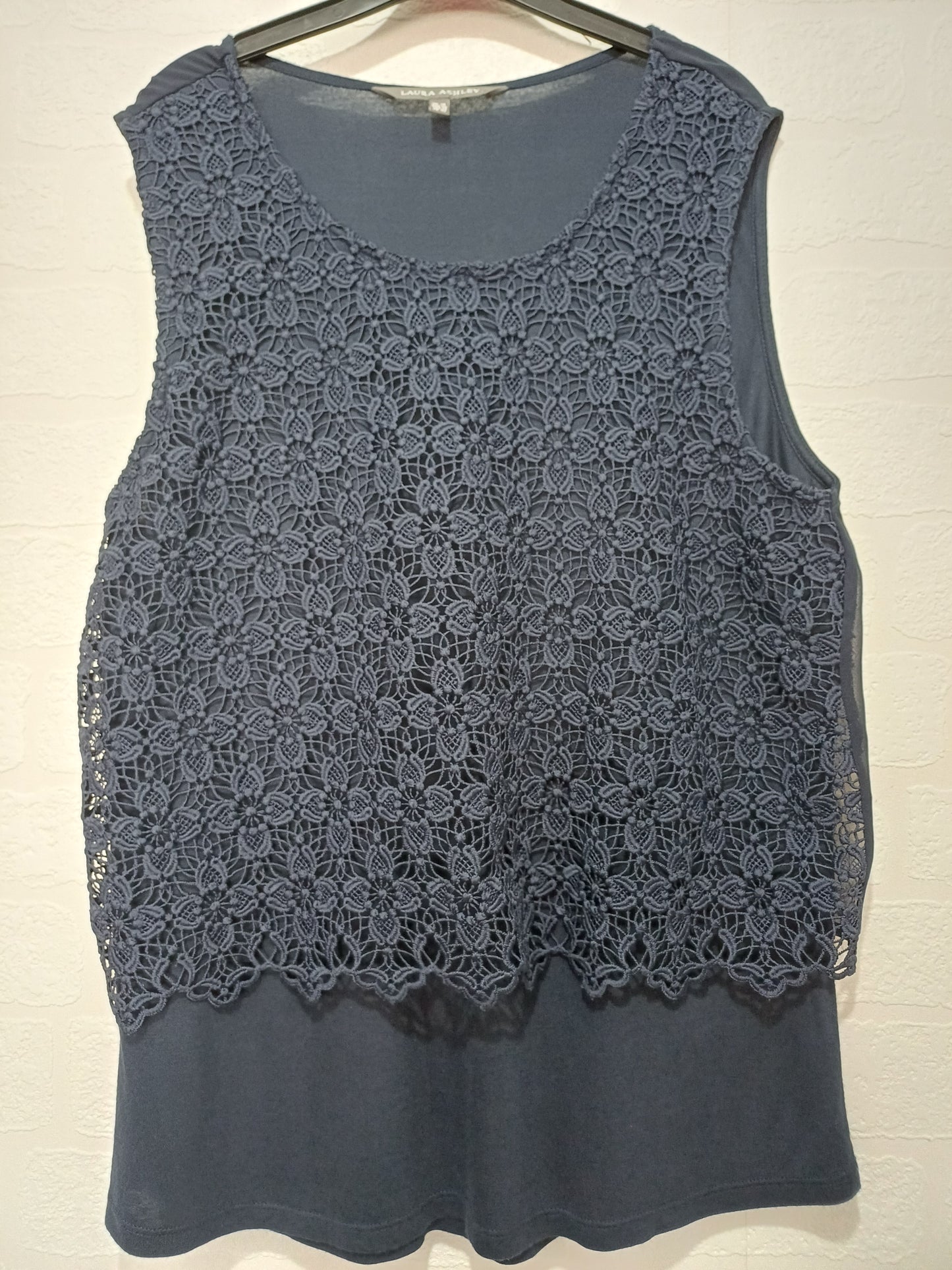 Laura Ashley Navy Blue Floral Crochet Overlay Sleeveless Top Size 14 Approx. 19" PTP - Very Good Condition