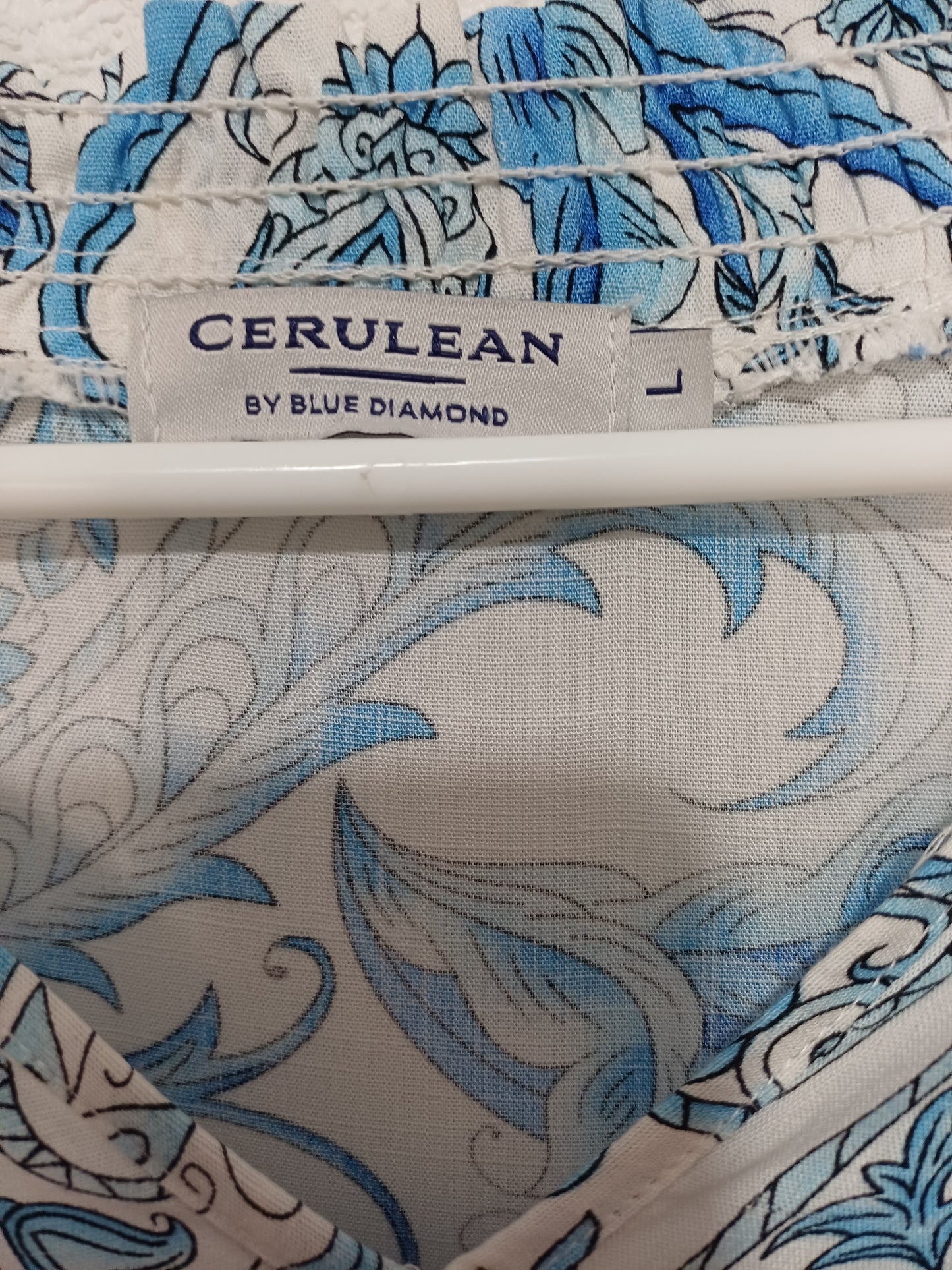Cerulean by Blue Diamond Blue & White Paisley Tunic Top Size L Approx. 22" PTP - Very Good Condition