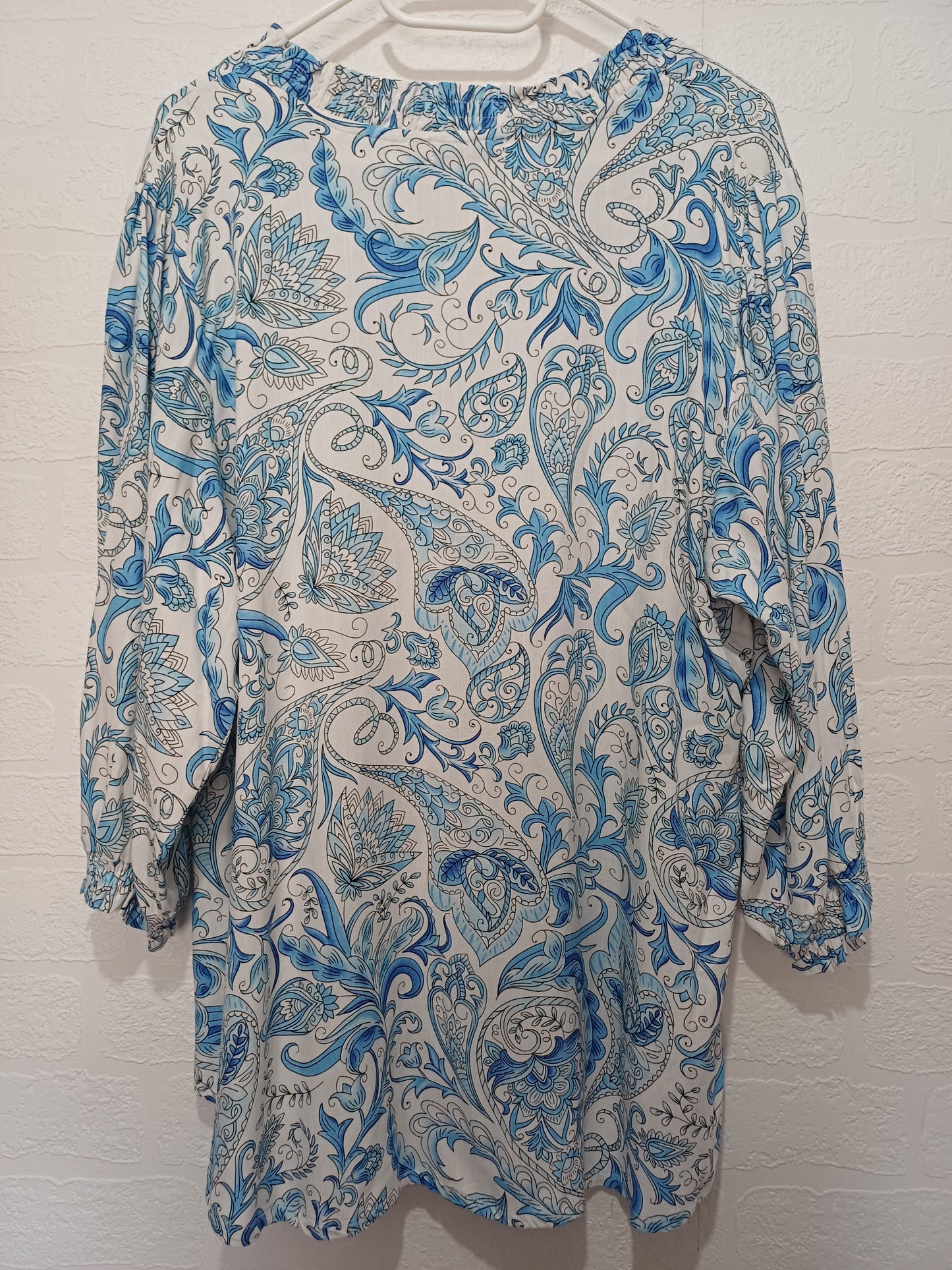 Cerulean by Blue Diamond Blue & White Paisley Tunic Top Size L Approx. 22" PTP - Very Good Condition