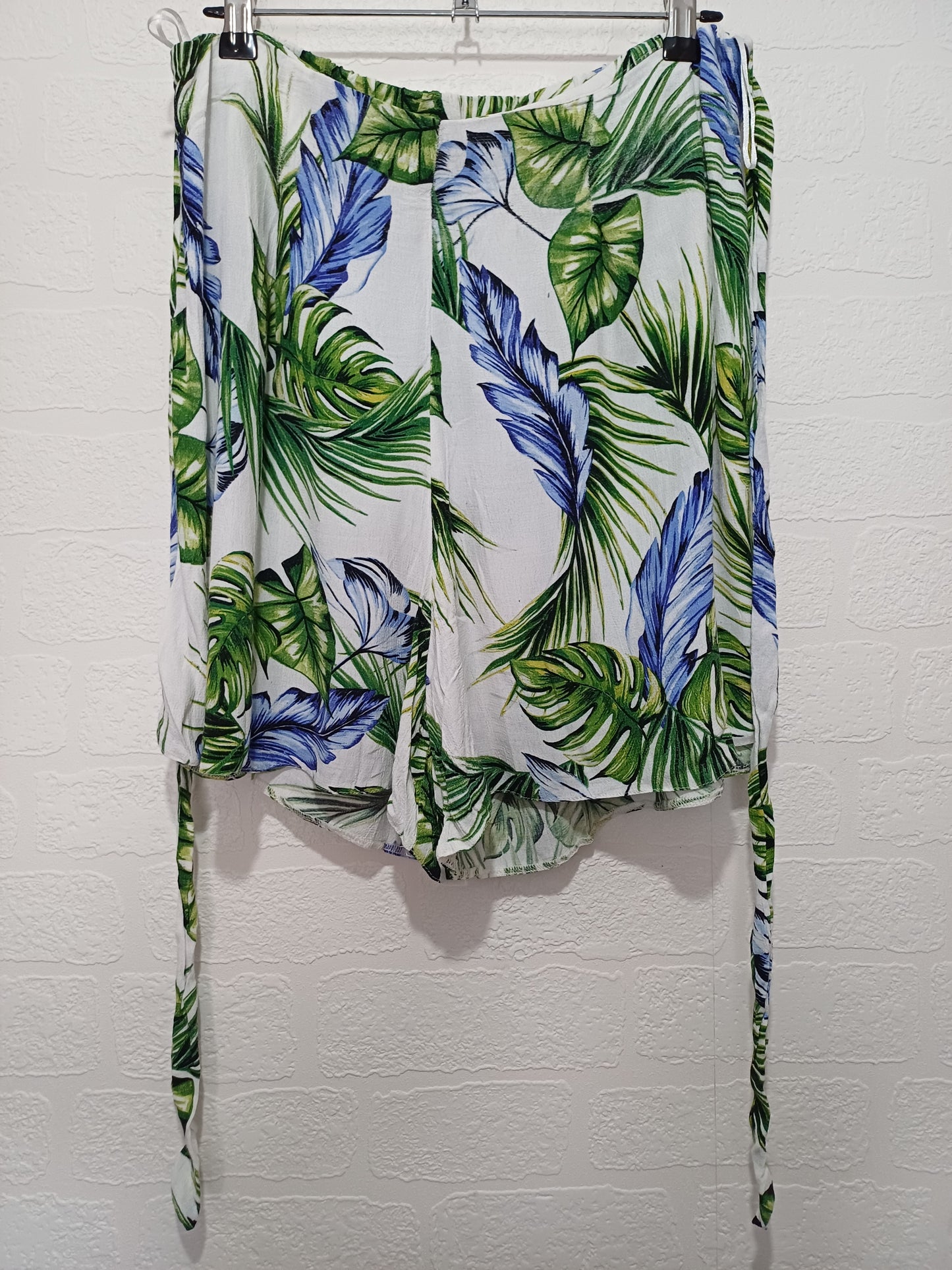 F&F Green Blue & White Tropical Leaf Print Shorts Size 14 Approx. 32" Waist - Very Good Condition