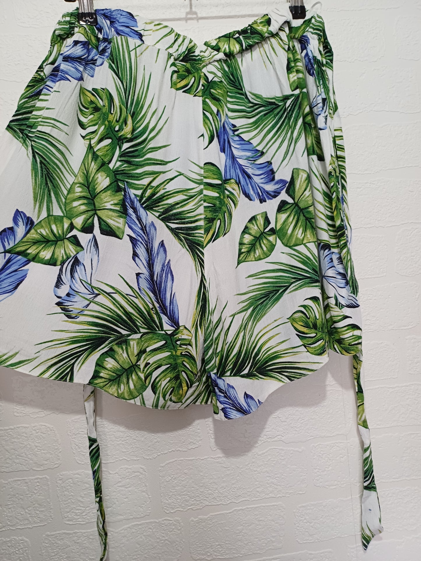 F&F Green Blue & White Tropical Leaf Print Shorts Size 14 Approx. 32" Waist - Very Good Condition