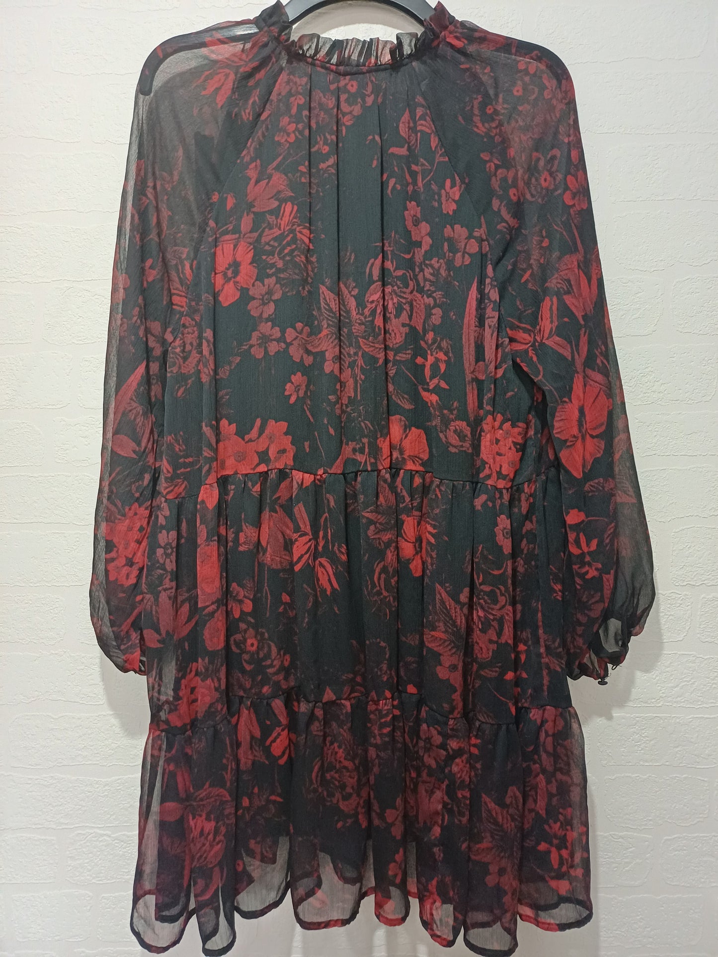Women's Smock Dress Black Red Floral Chiffon Boho Tiered Long Sleeve Tie Neckline Plus Size 20 Approx. 24" PTP - Very Good Condition
