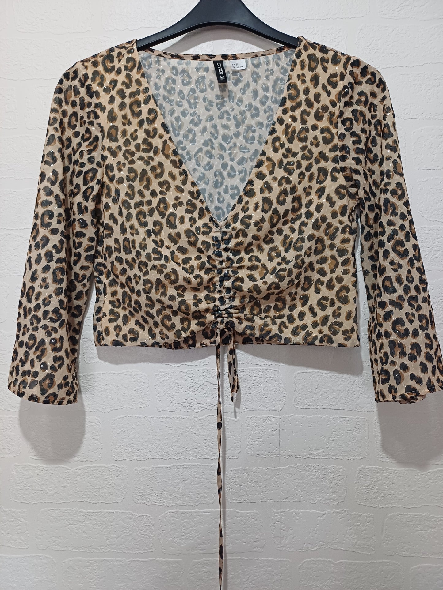 Women's Crop Top H&M DIVIDED Brown Leopard Animal Print Ruched Long Sleeve Size 8 Approx. 16" PTP - Very Good Condition