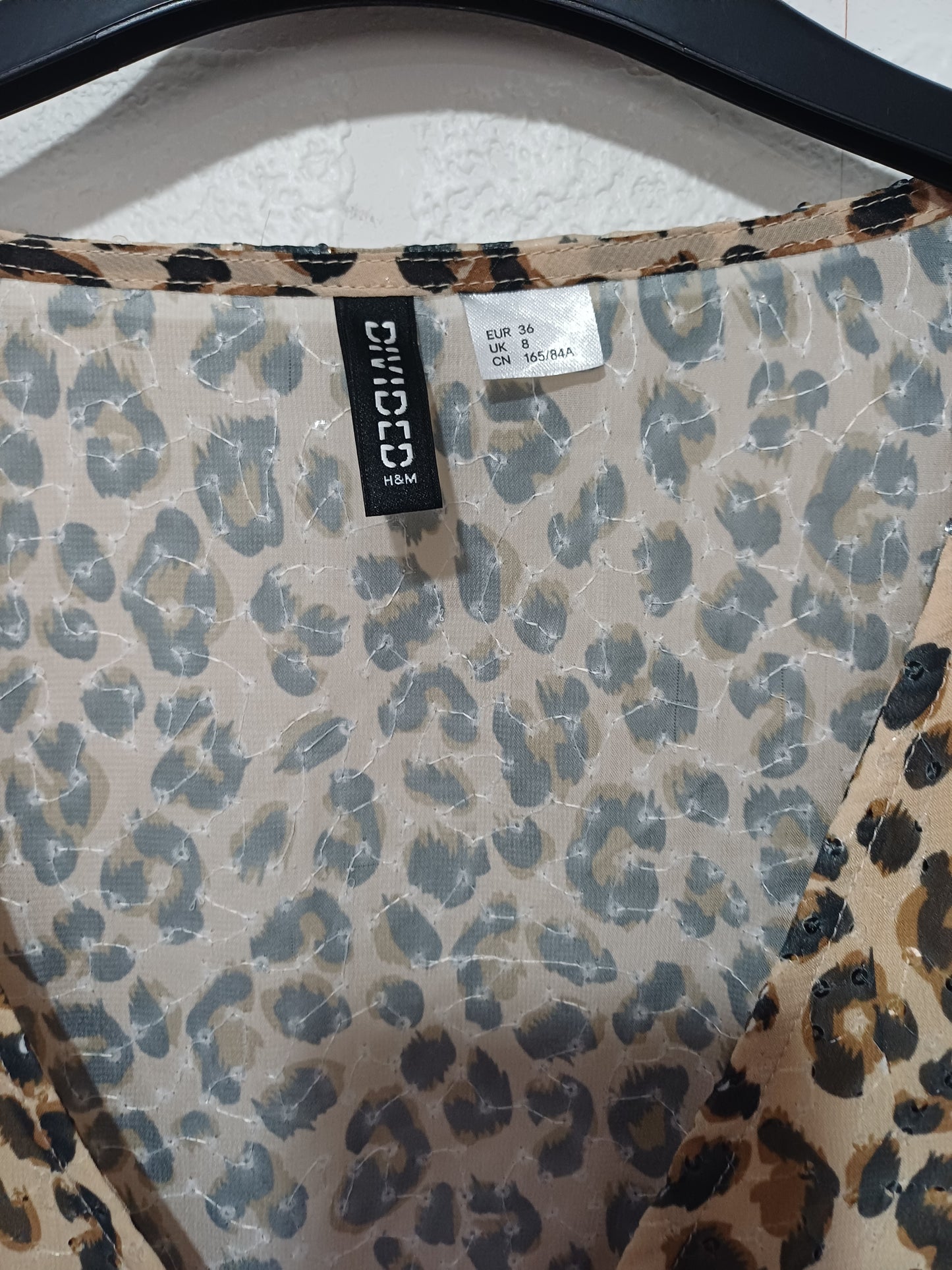 Women's Crop Top H&M DIVIDED Brown Leopard Animal Print Ruched Long Sleeve Size 8 Approx. 16" PTP - Very Good Condition