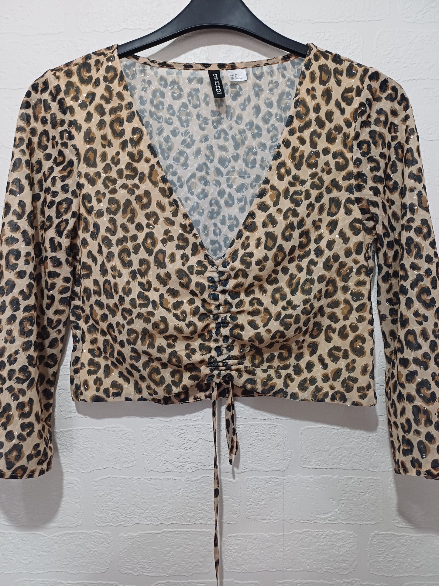 Women's Crop Top H&M DIVIDED Brown Leopard Animal Print Ruched Long Sleeve Size 8 Approx. 16" PTP - Very Good Condition