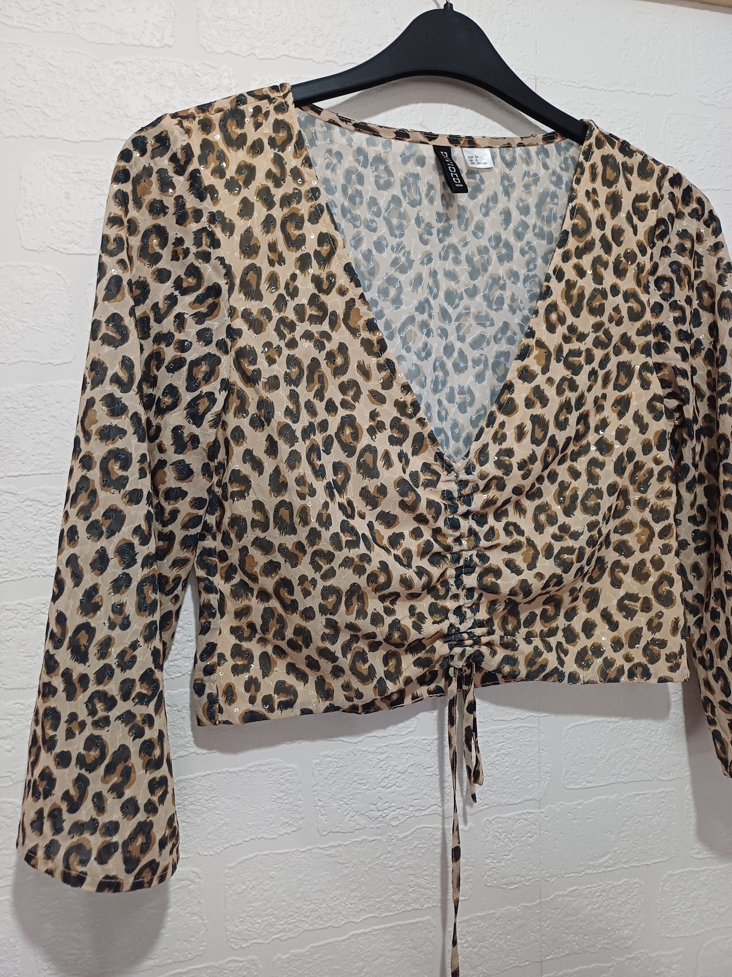 Women's Crop Top H&M DIVIDED Brown Leopard Animal Print Ruched Long Sleeve Size 8 Approx. 16" PTP - Very Good Condition