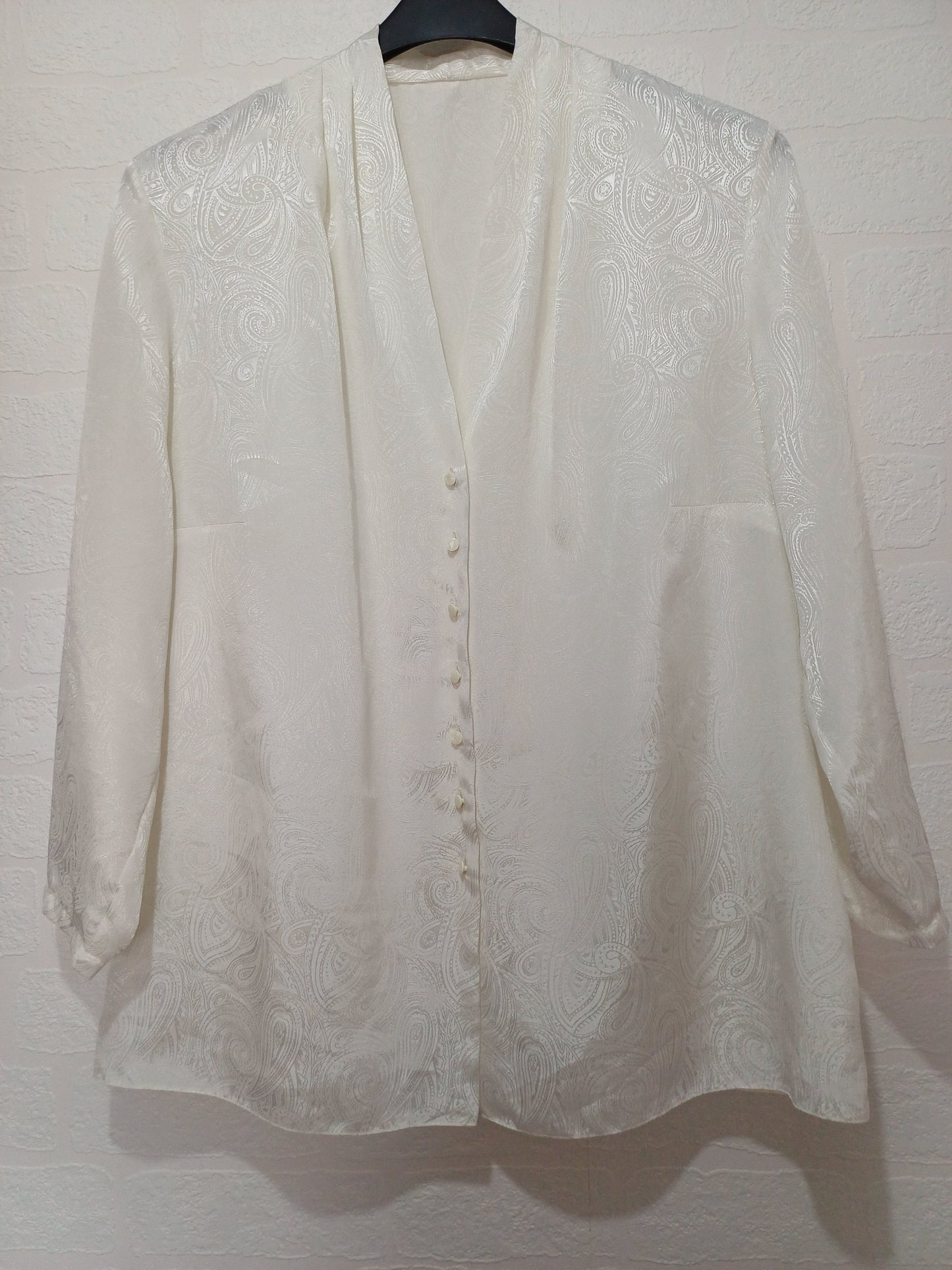 Women's Blouse St Michael Ivory Paisley Jacquard V-Neck Button Front Long Sleeve Size 20 Approx. 24" PTP - Good Condition