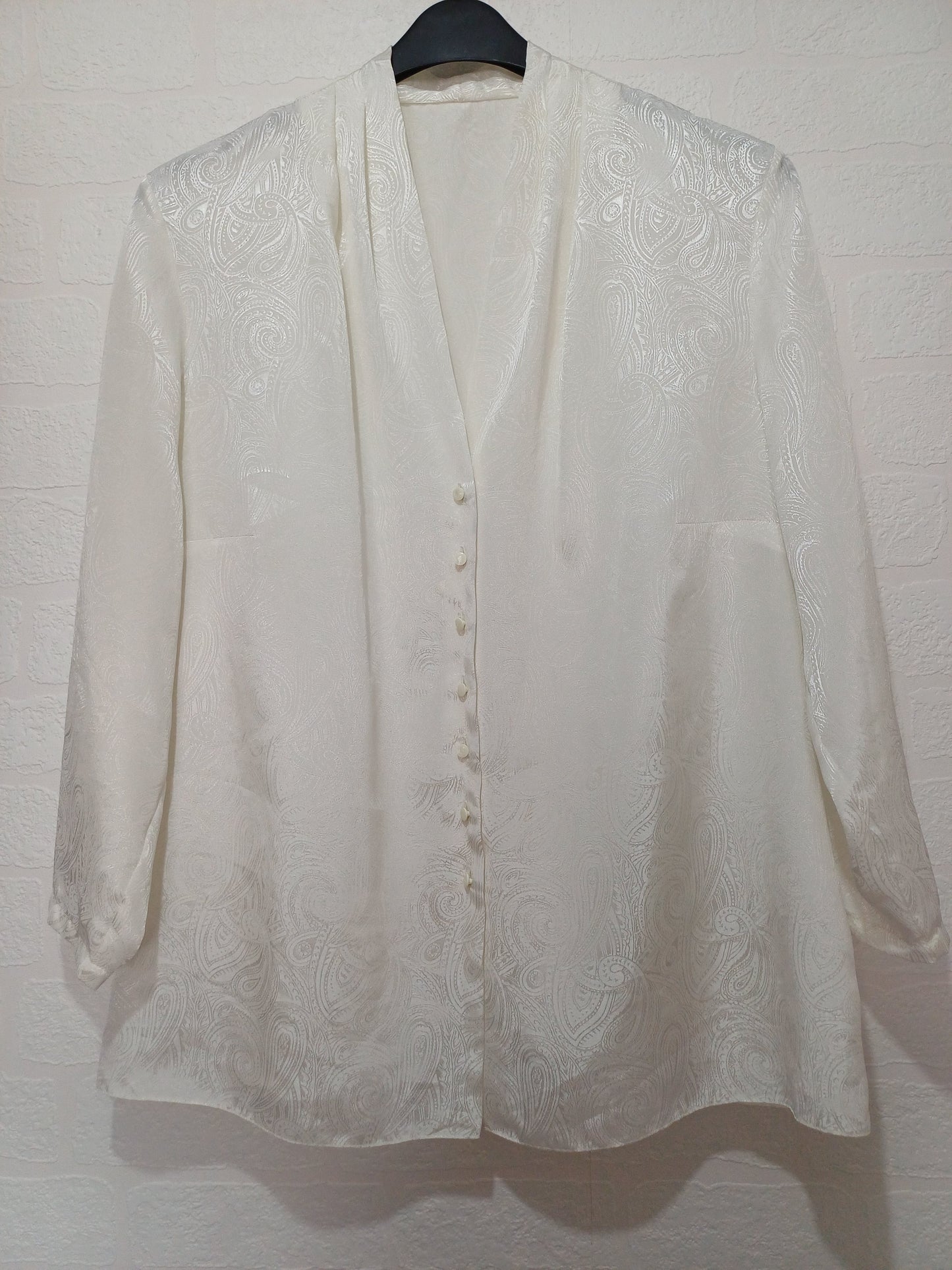 Women's Blouse St Michael Ivory Paisley Jacquard V-Neck Button Front Long Sleeve Size 20 Approx. 24" PTP - Good Condition