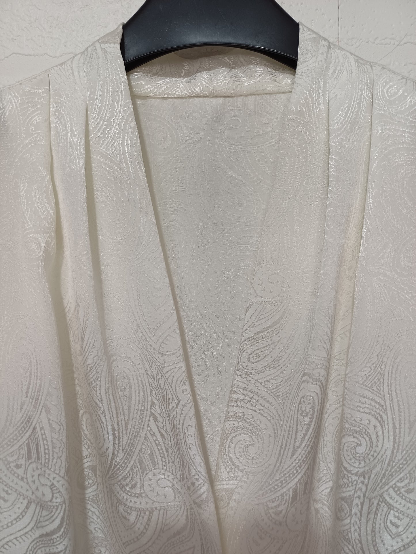 Women's Blouse St Michael Ivory Paisley Jacquard V-Neck Button Front Long Sleeve Size 20 Approx. 24" PTP - Good Condition