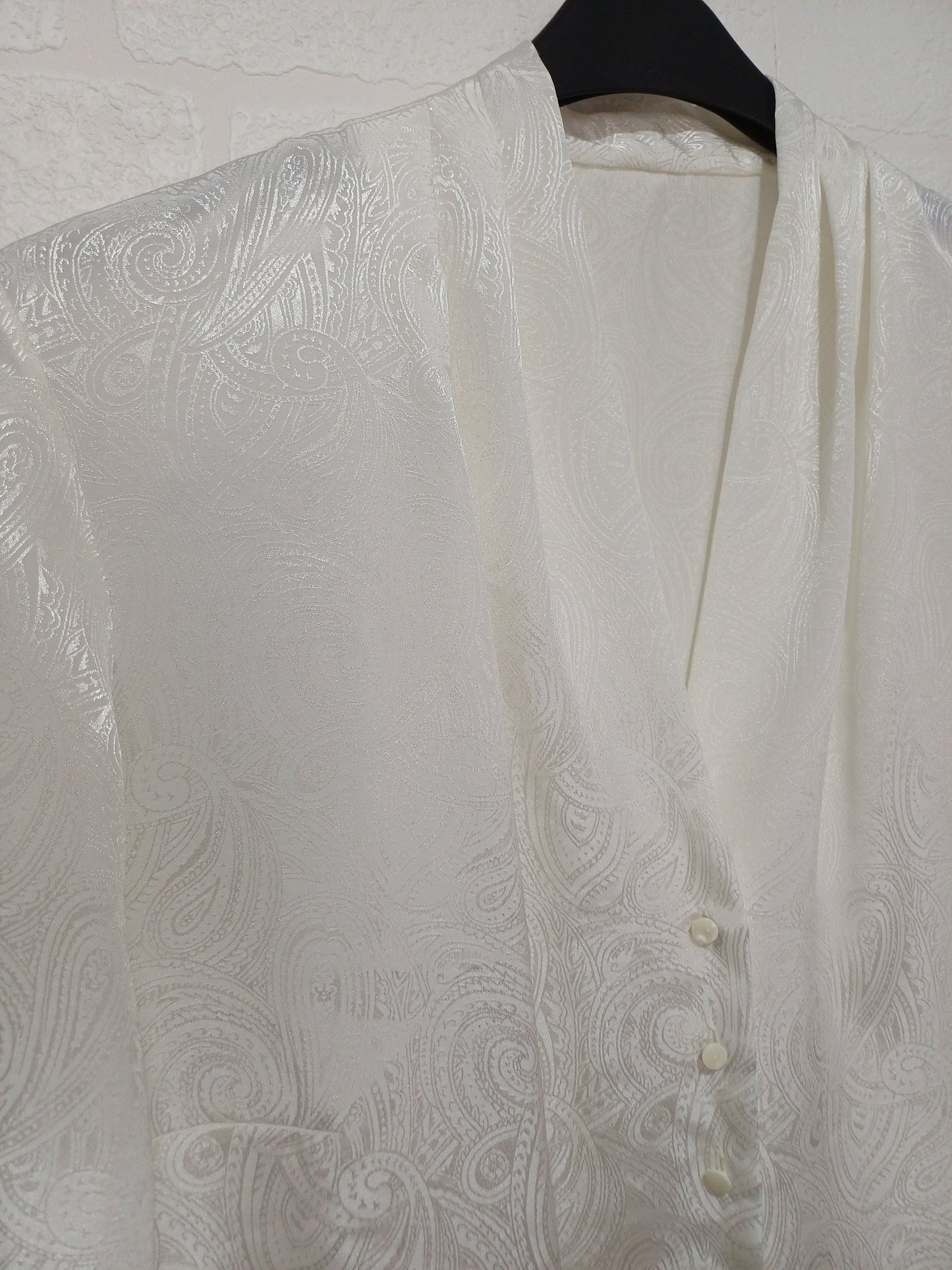 Women's Blouse St Michael Ivory Paisley Jacquard V-Neck Button Front Long Sleeve Size 20 Approx. 24" PTP - Good Condition