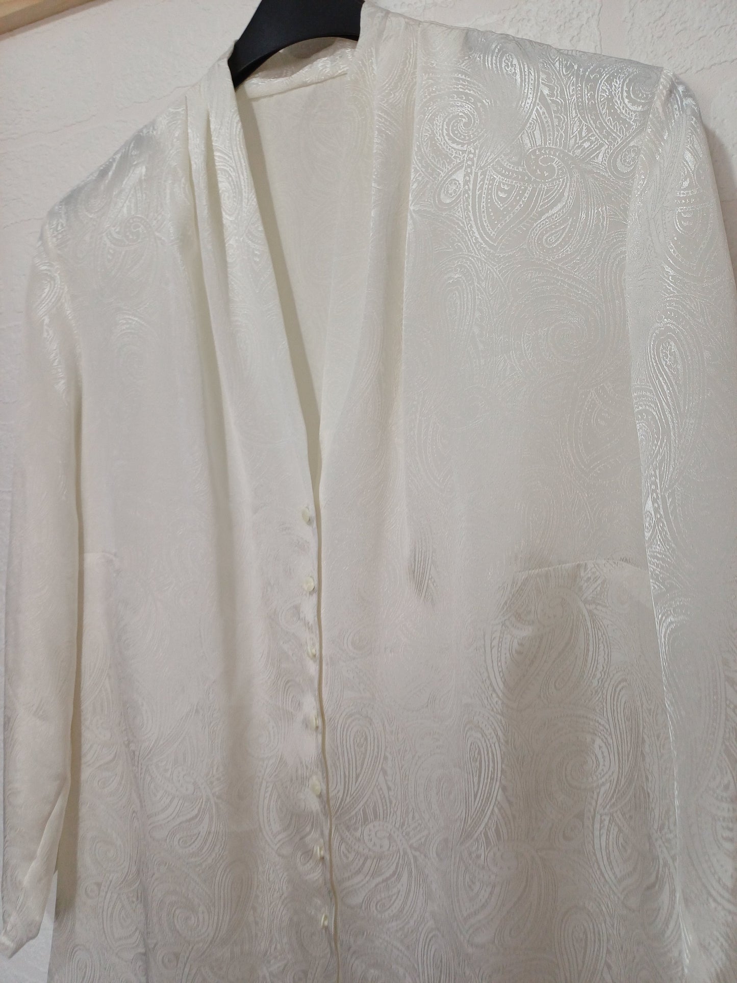 Women's Blouse St Michael Ivory Paisley Jacquard V-Neck Button Front Long Sleeve Size 20 Approx. 24" PTP - Good Condition