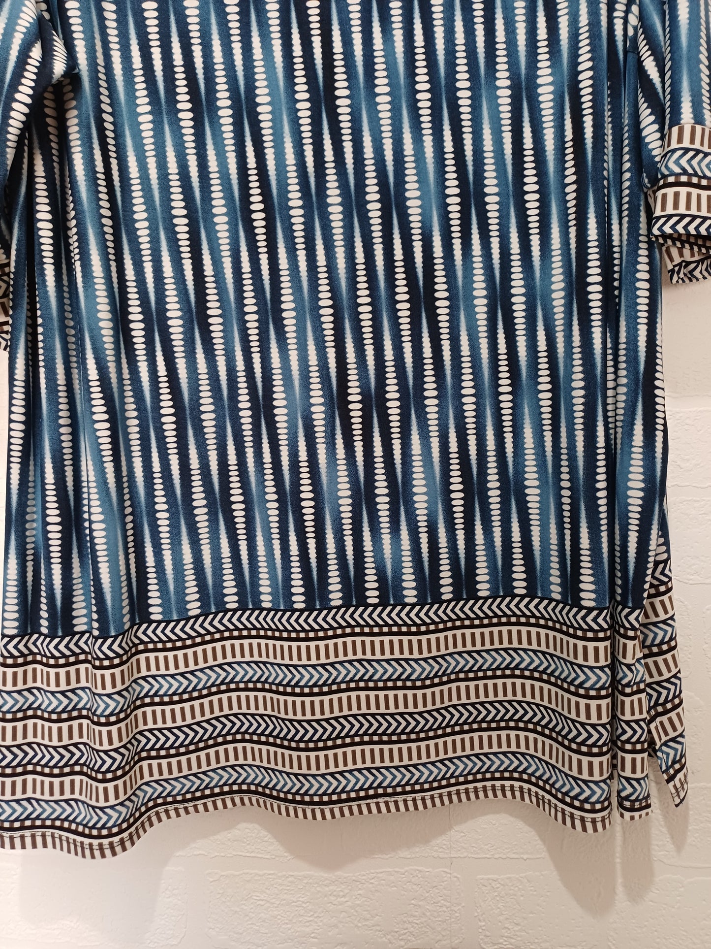 Women's Tunic Top M&Co Blue White Patterned Plus Size 26 Approx. 27" PTP - Very Good Condition