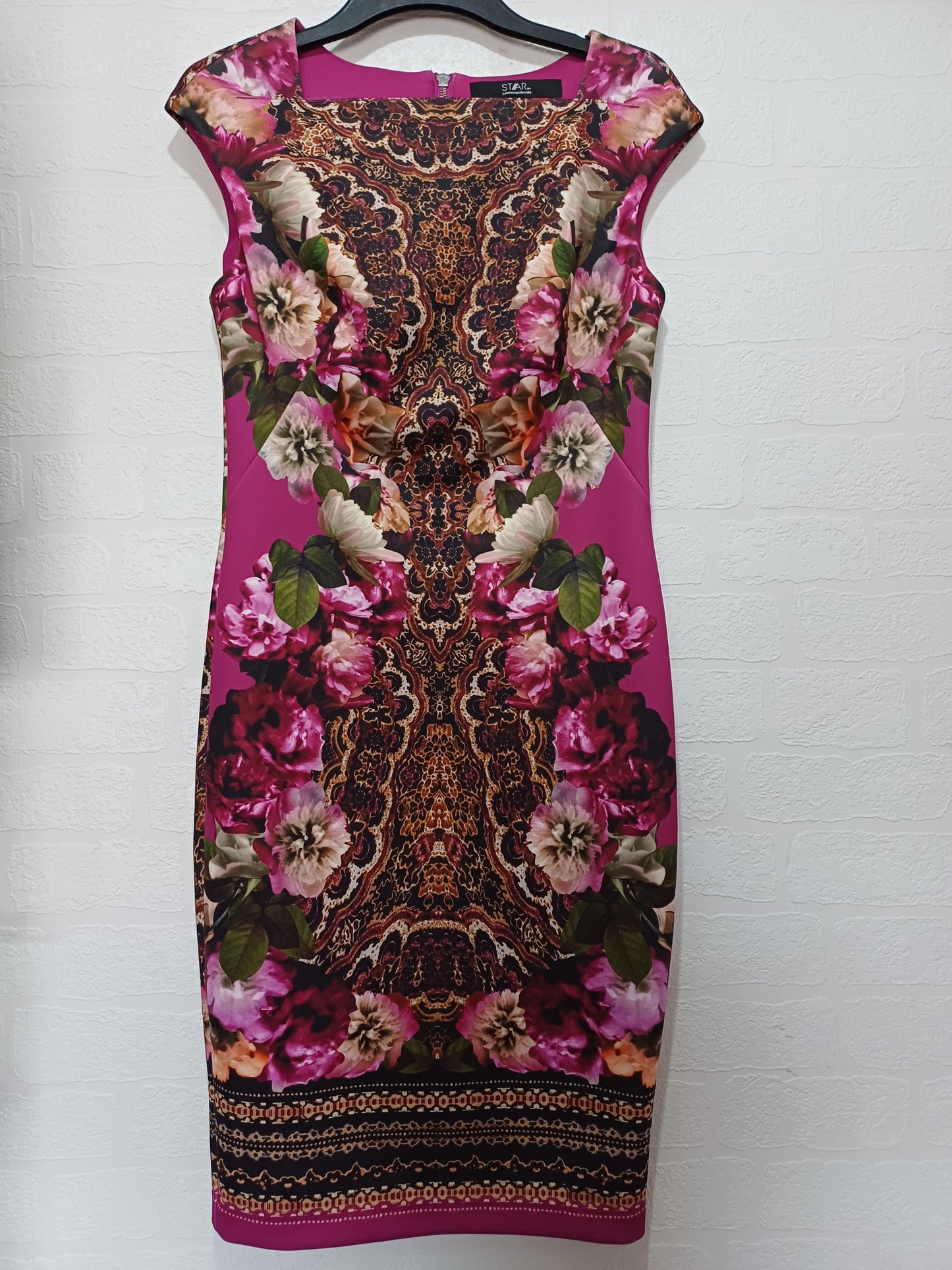 Women's Bodycon Midi Dress Star by Julien Macdonald Pink Floral Size 16 Approx. 40" Length - Very Good Condition