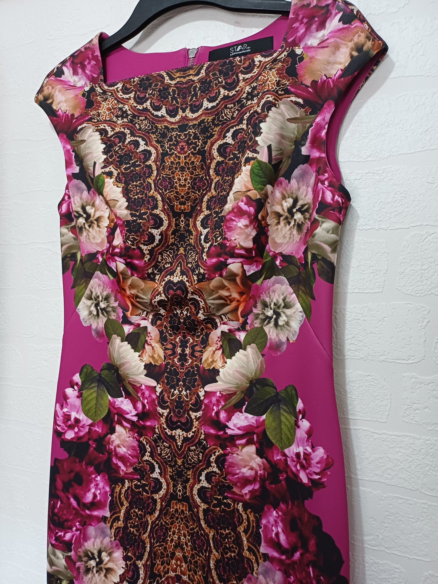 Women's Bodycon Midi Dress Star by Julien Macdonald Pink Floral Size 16 Approx. 40" Length - Very Good Condition