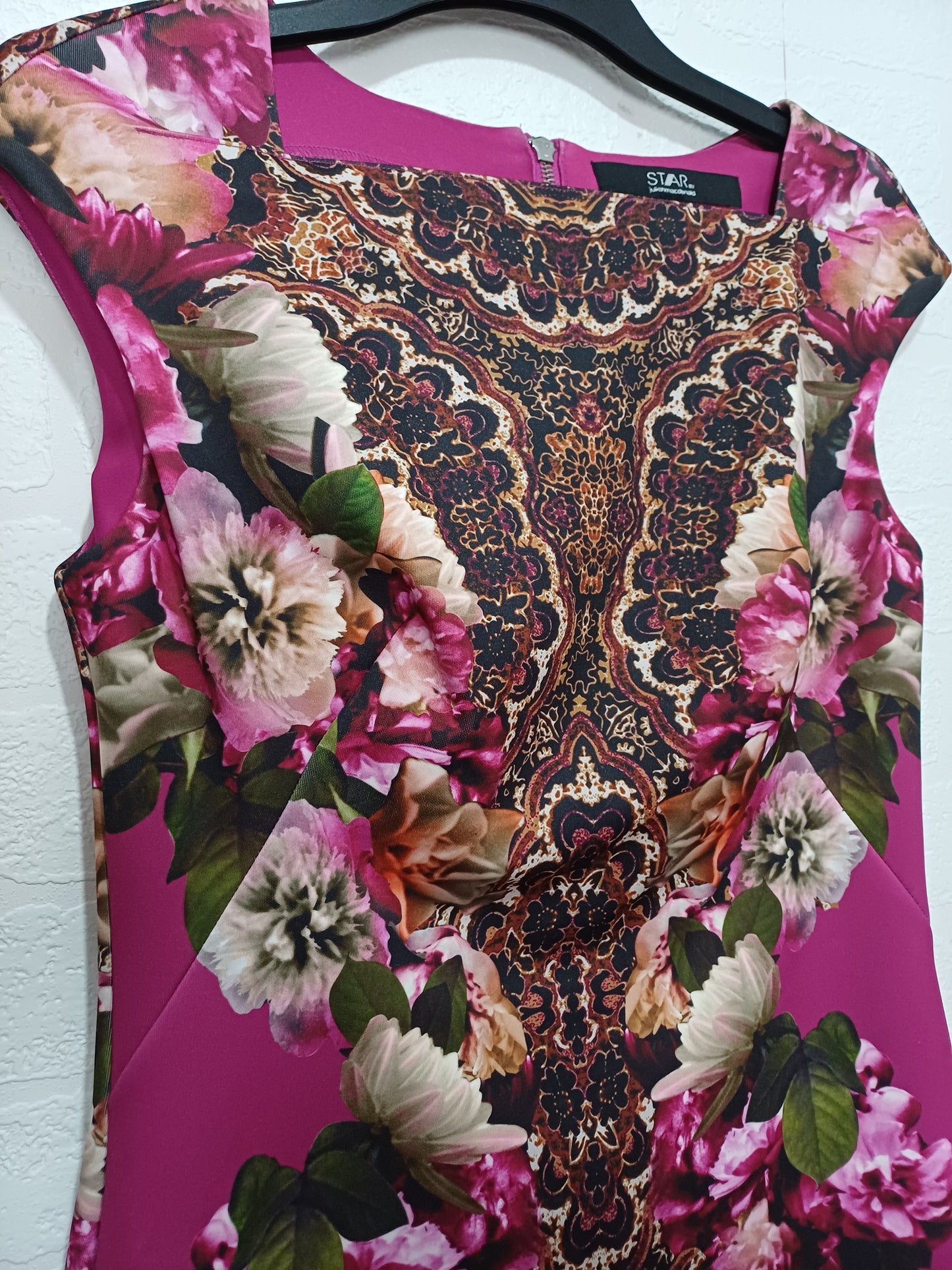 Women's Bodycon Midi Dress Star by Julien Macdonald Pink Floral Size 16 Approx. 40" Length - Very Good Condition