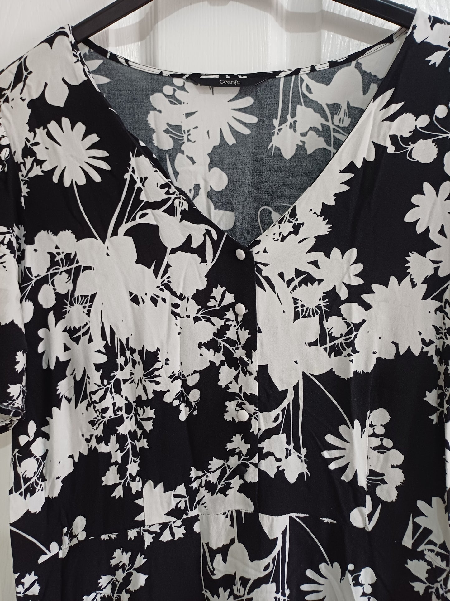 Women's Midi Dress George Black White Floral V Neck Short Sleeve Button Detail Size 20 - Very Good Condition