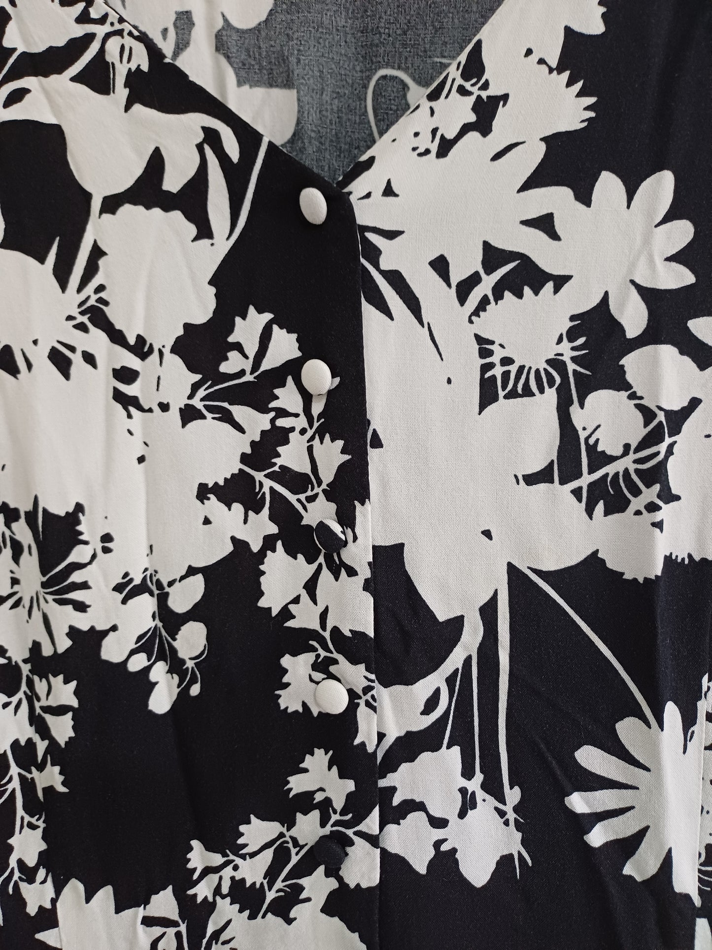 Women's Midi Dress George Black White Floral V Neck Short Sleeve Button Detail Size 20 - Very Good Condition