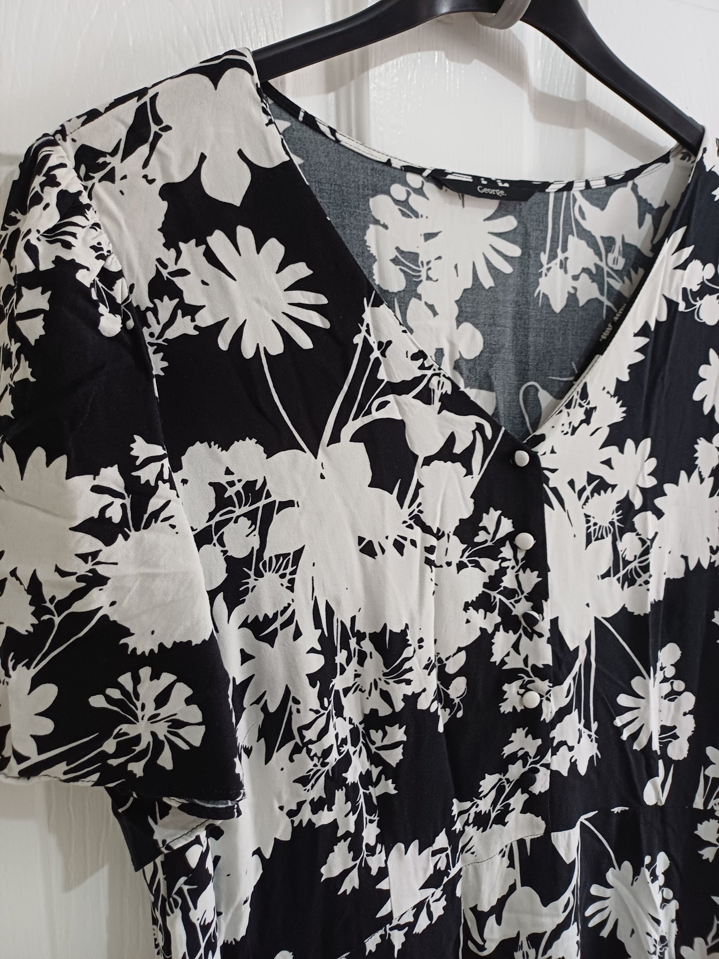 Women's Midi Dress George Black White Floral V Neck Short Sleeve Button Detail Size 20 - Very Good Condition