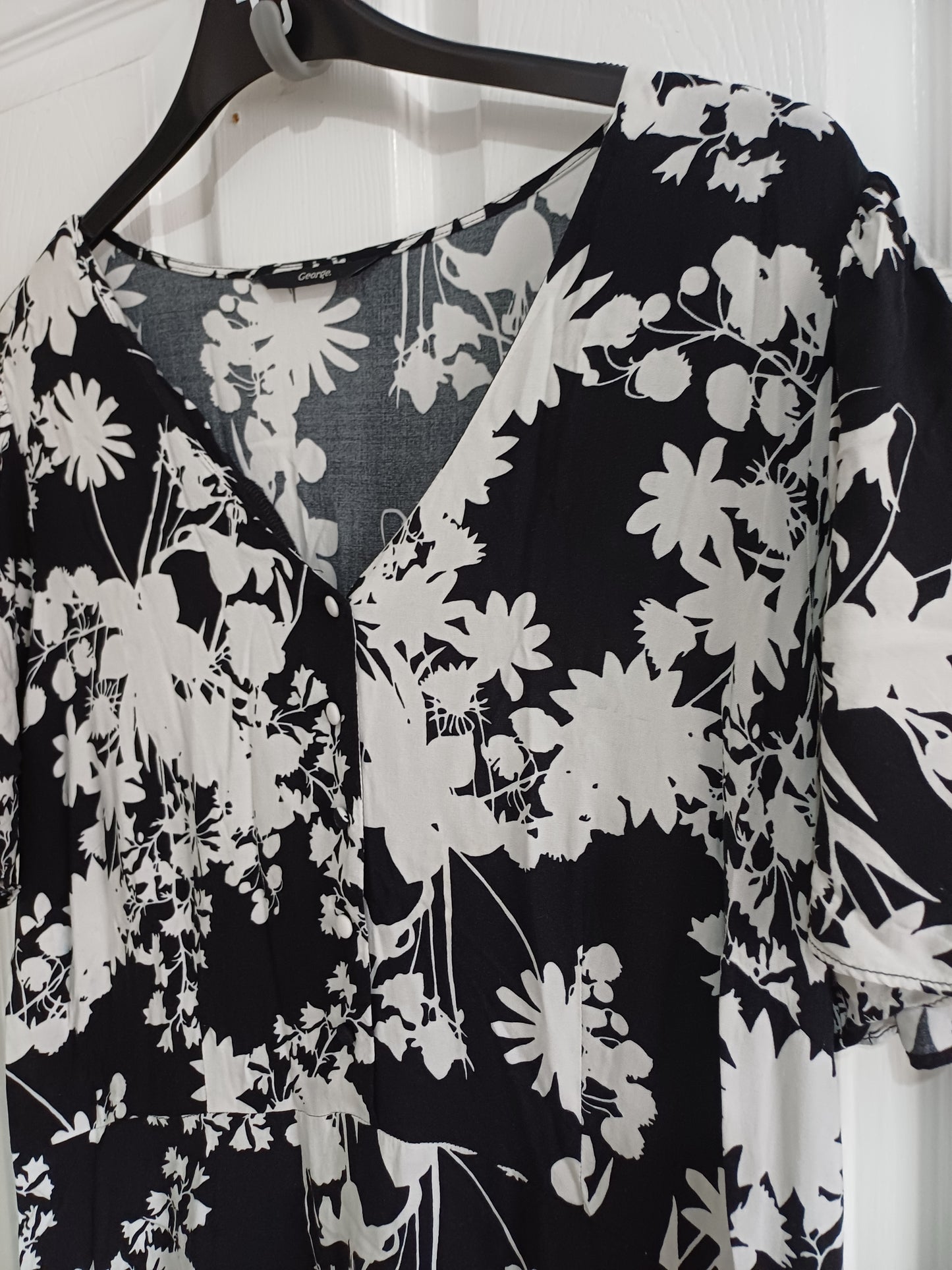 Women's Midi Dress George Black White Floral V Neck Short Sleeve Button Detail Size 20 - Very Good Condition