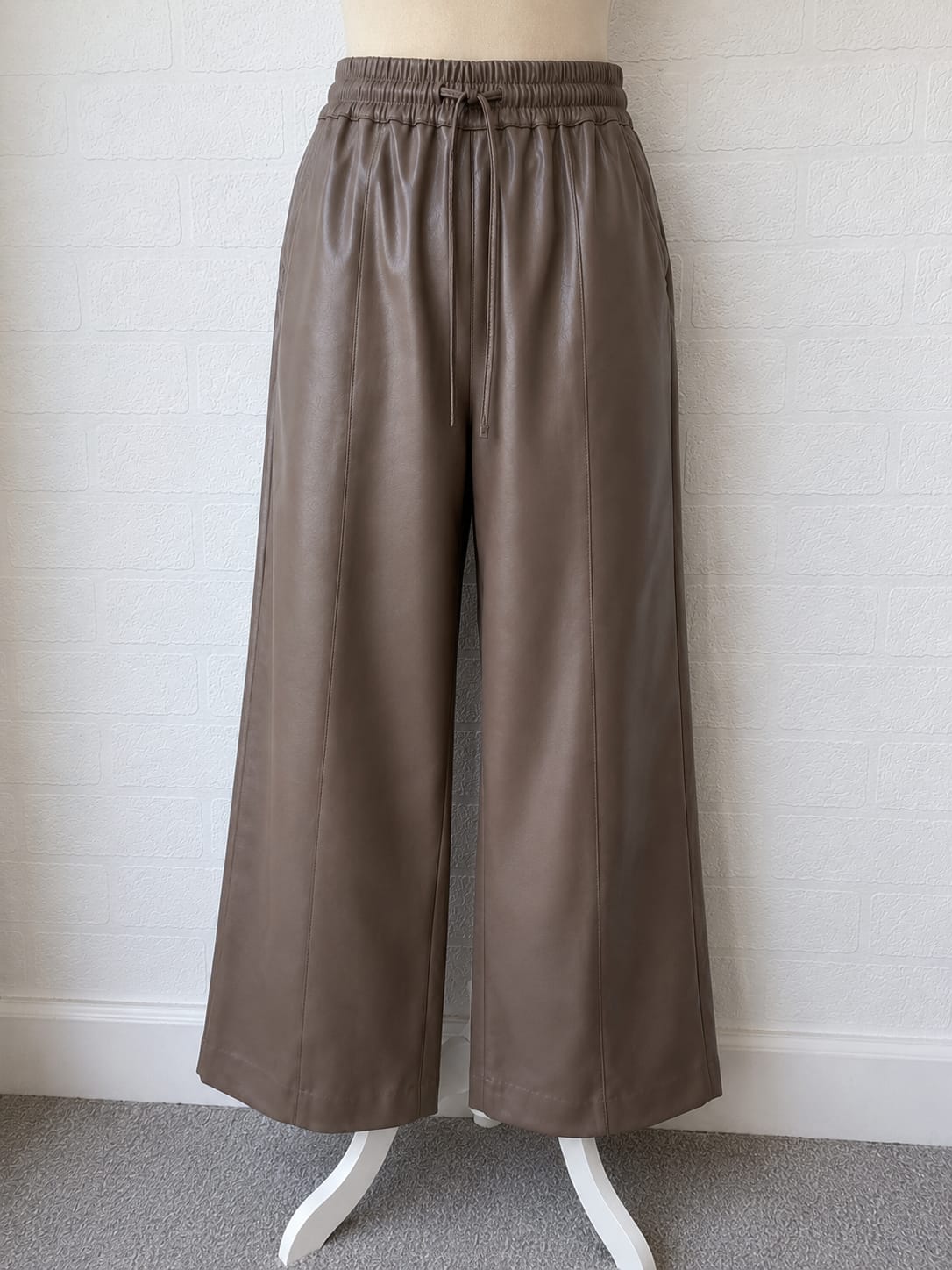Women's Trousers JD Williams Taupe Faux Leather Wide Leg Plus Size 22 Approx. 21" PTP - New Condition