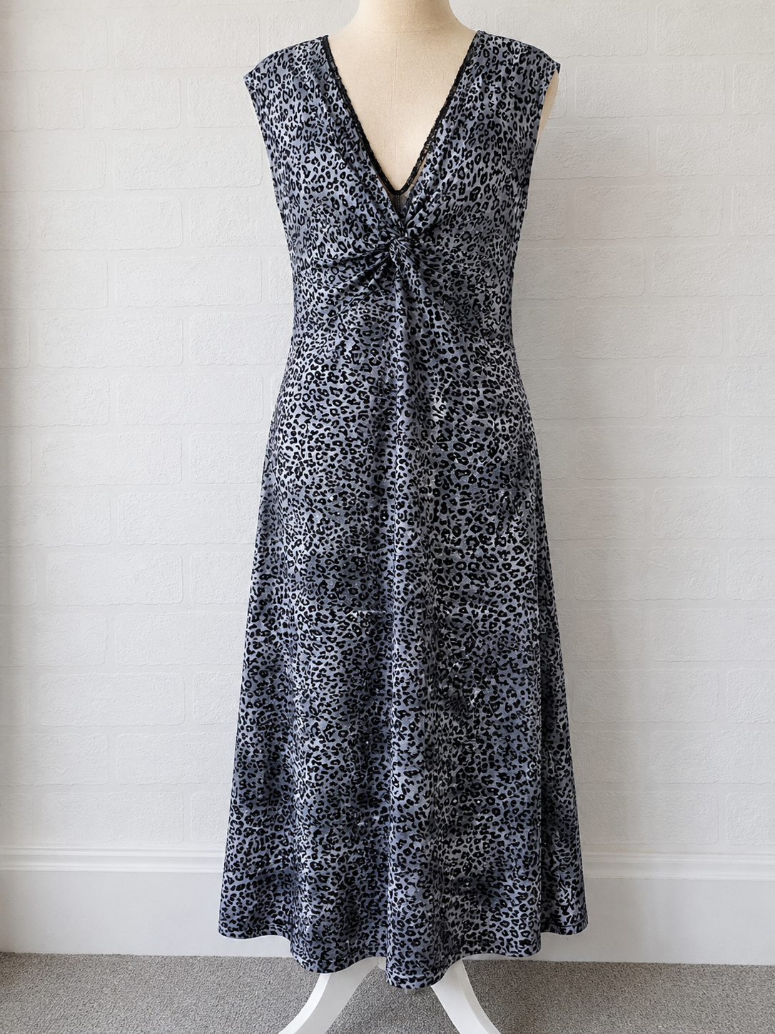 Women's Midi Dress Tiana B Black Grey Blue Purple Leopard Print Twist Front Cap Sleeve Size M/UK 12 Approx. 17" PTP 41" Length - Very Good Condition
