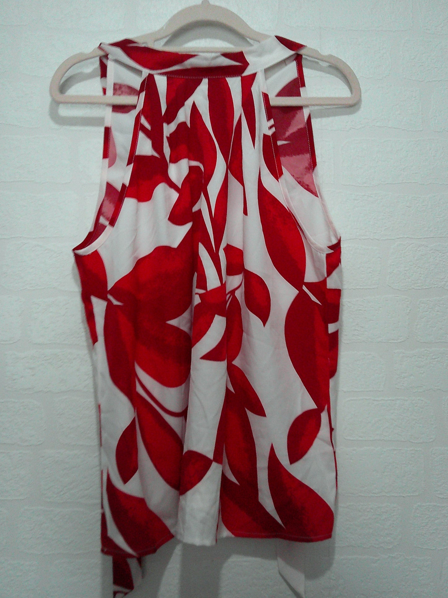 Red & White Abstract Leaf Print Sleeveless Blouse Top XL 21" PTP - Very Good Condition