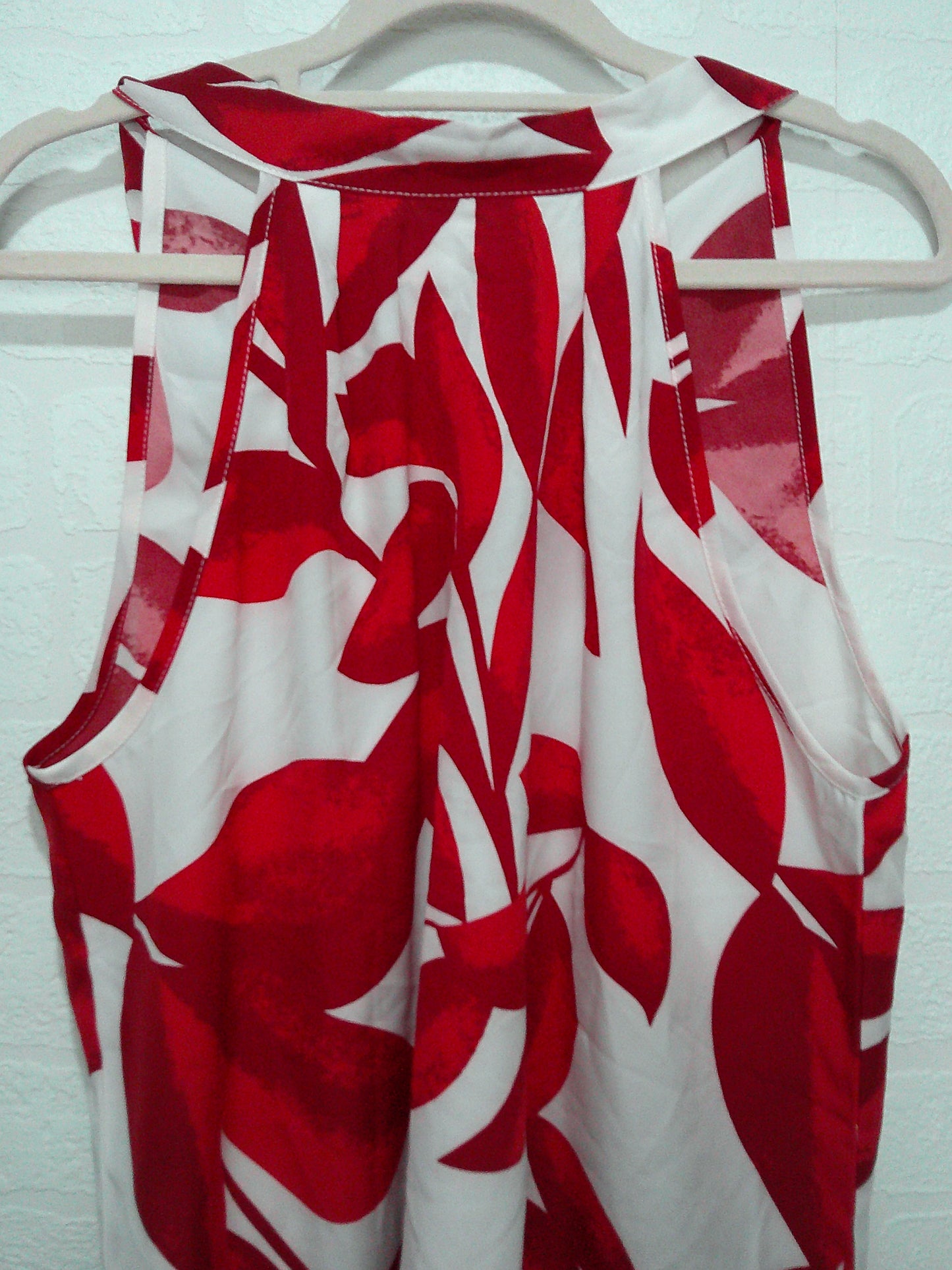 Red & White Abstract Leaf Print Sleeveless Blouse Top XL 21" PTP - Very Good Condition