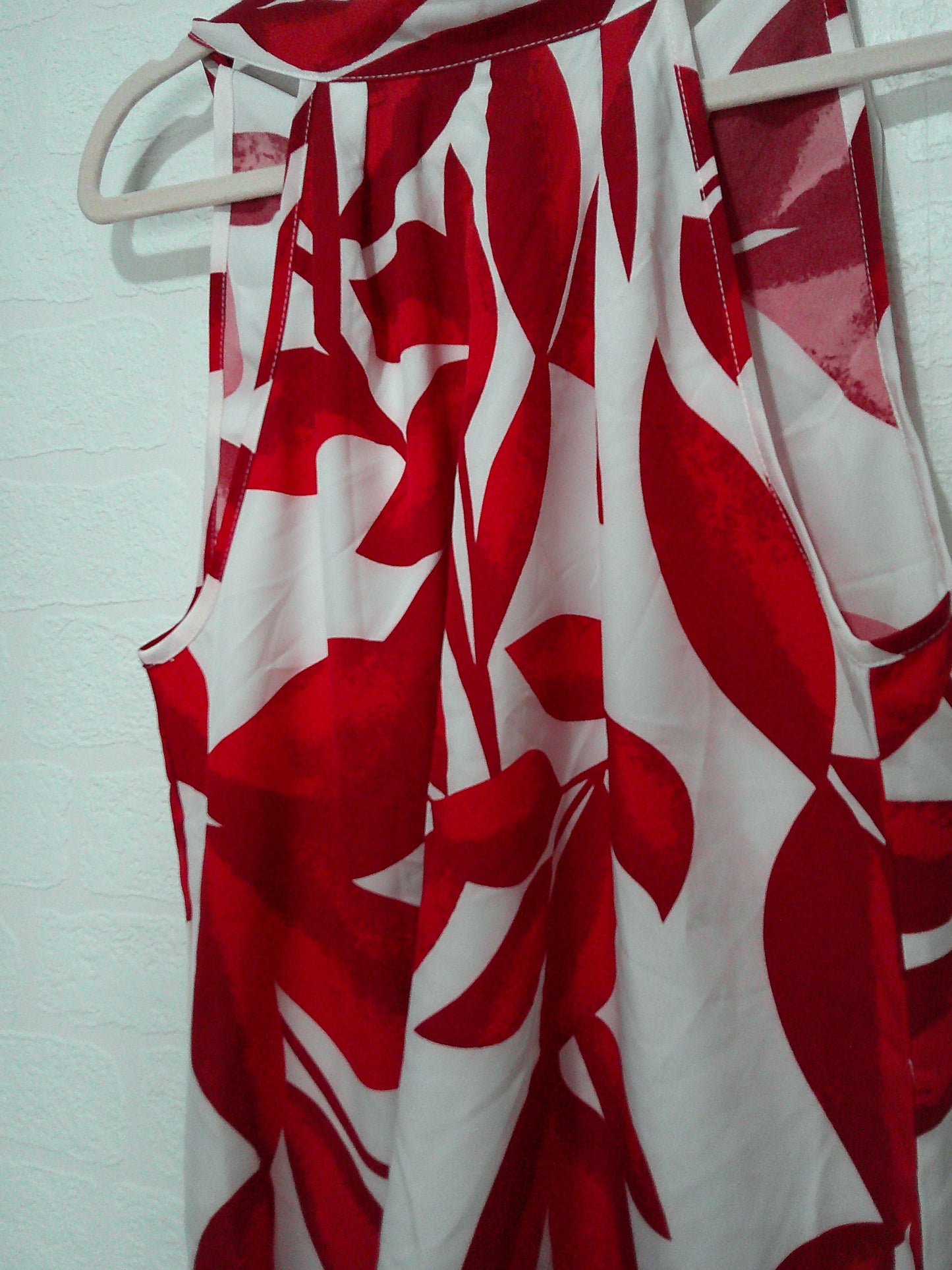 Red & White Abstract Leaf Print Sleeveless Blouse Top XL 21" PTP - Very Good Condition